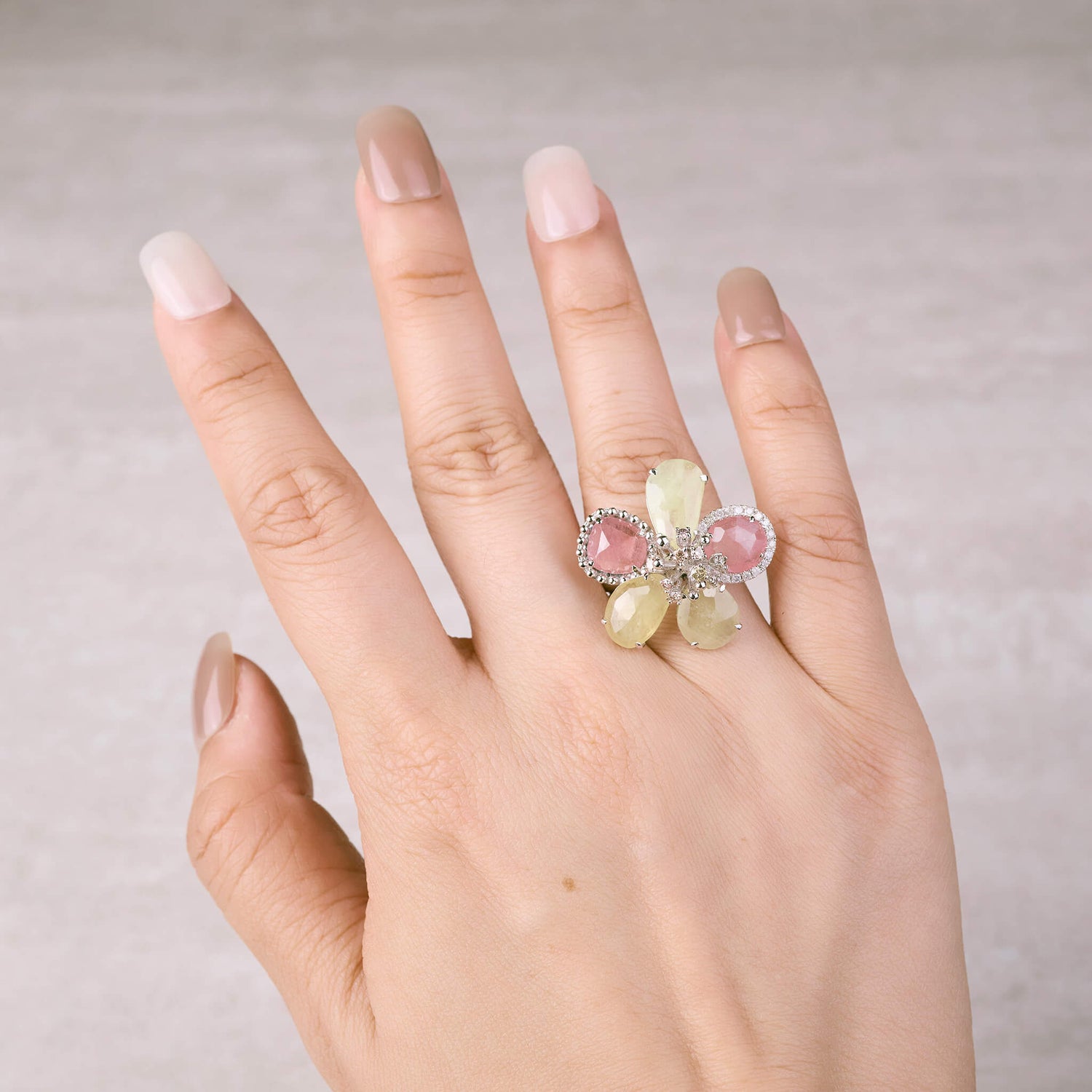 18K Gold Diamond and Slice Sapphire Flower Ring - Jewelry And Store