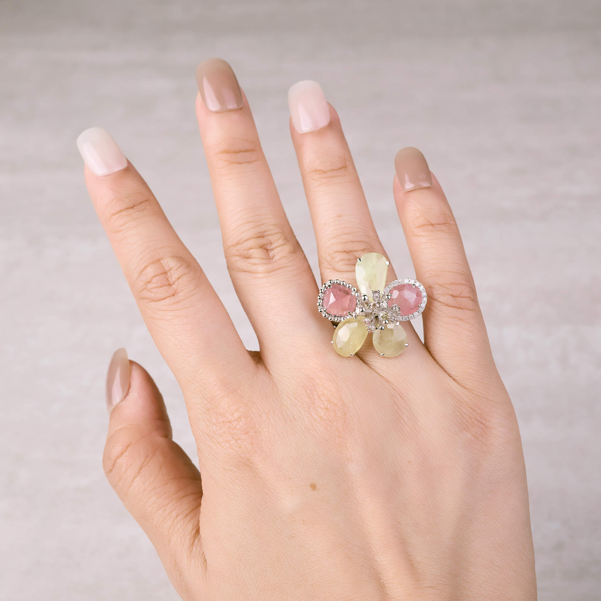18K Gold Diamond and Slice Sapphire Flower Ring - Jewelry And Store