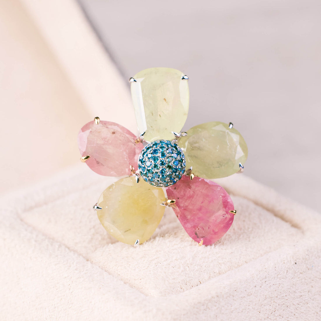 18K Gold Diamond and Slice Sapphire Flower Ring - Jewelry And Store