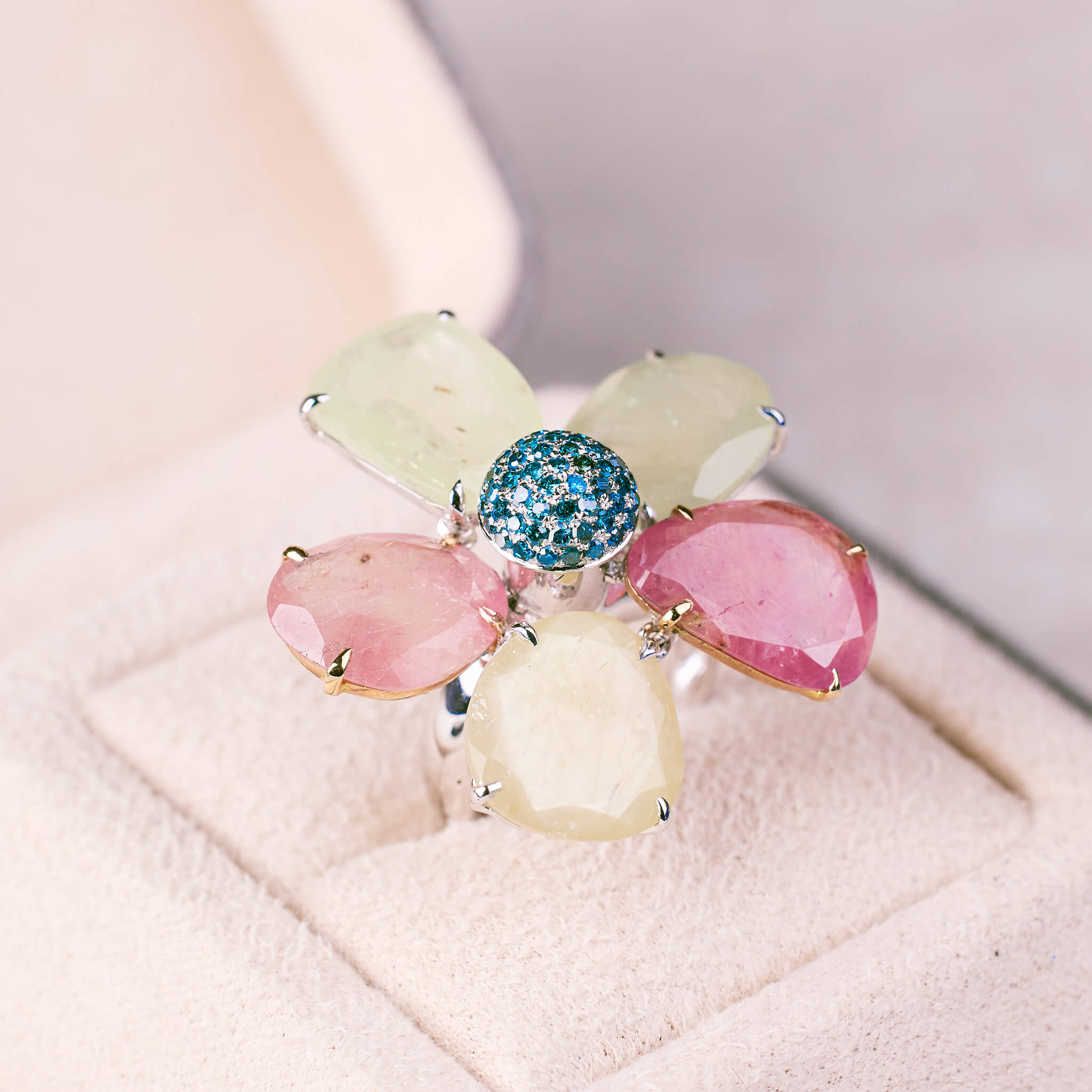 18K Gold Diamond and Slice Sapphire Flower Ring - Jewelry And Store