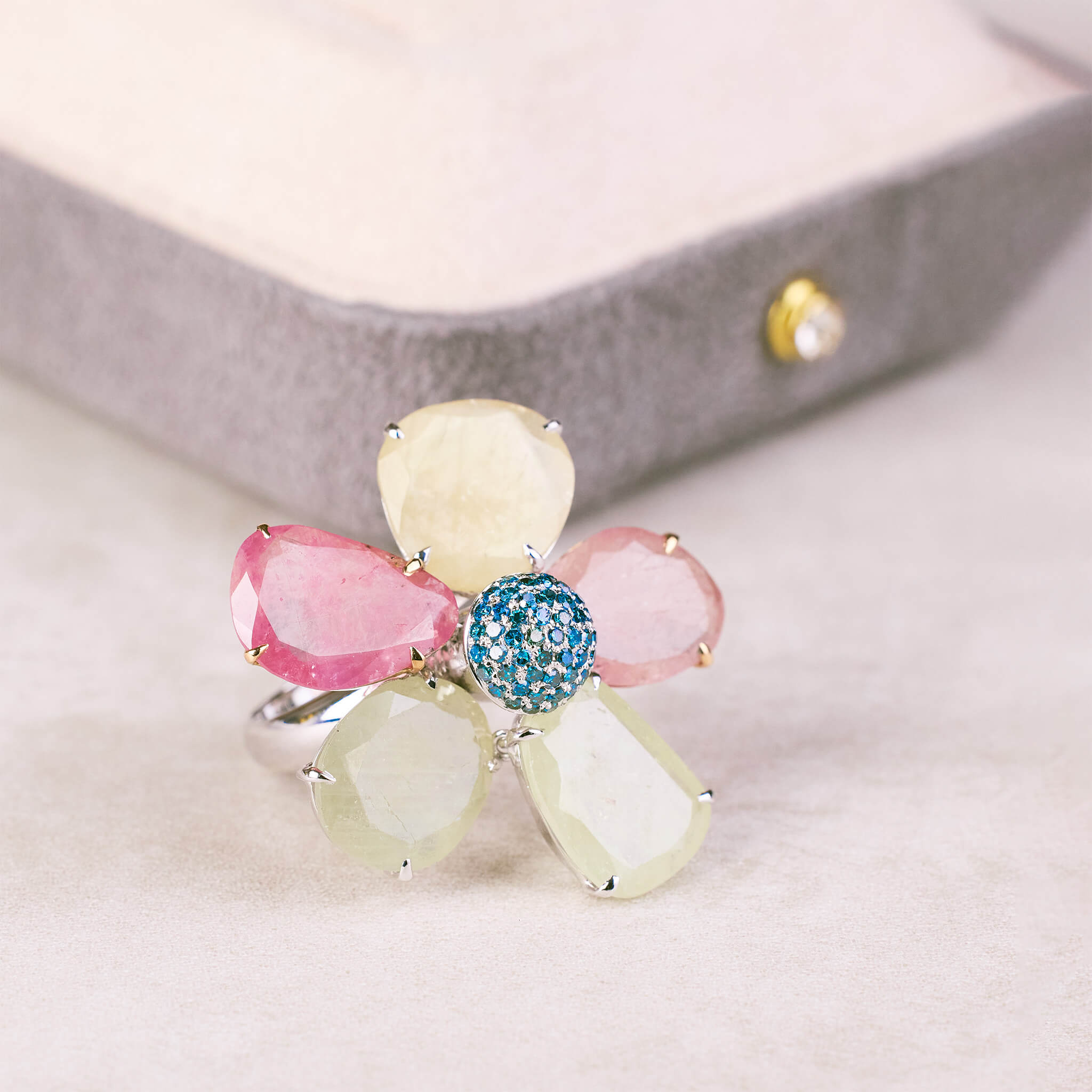 18K Gold Diamond and Slice Sapphire Flower Ring - Jewelry And Store