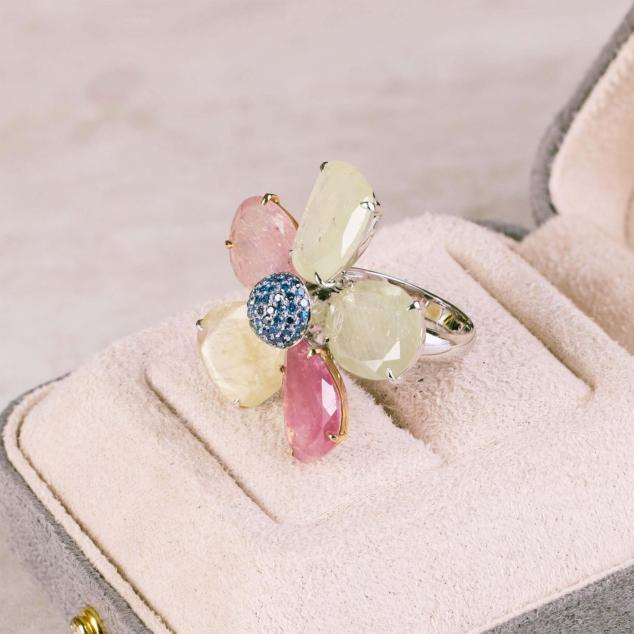 18K Gold Diamond and Slice Sapphire Flower Ring - Jewelry And Store