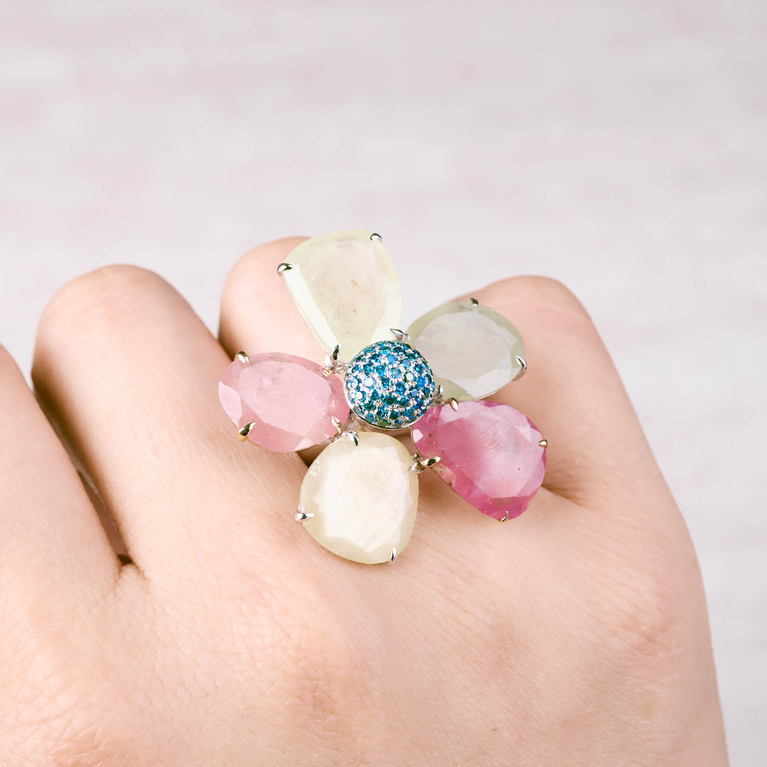 18K Gold Diamond and Slice Sapphire Flower Ring - Jewelry And Store