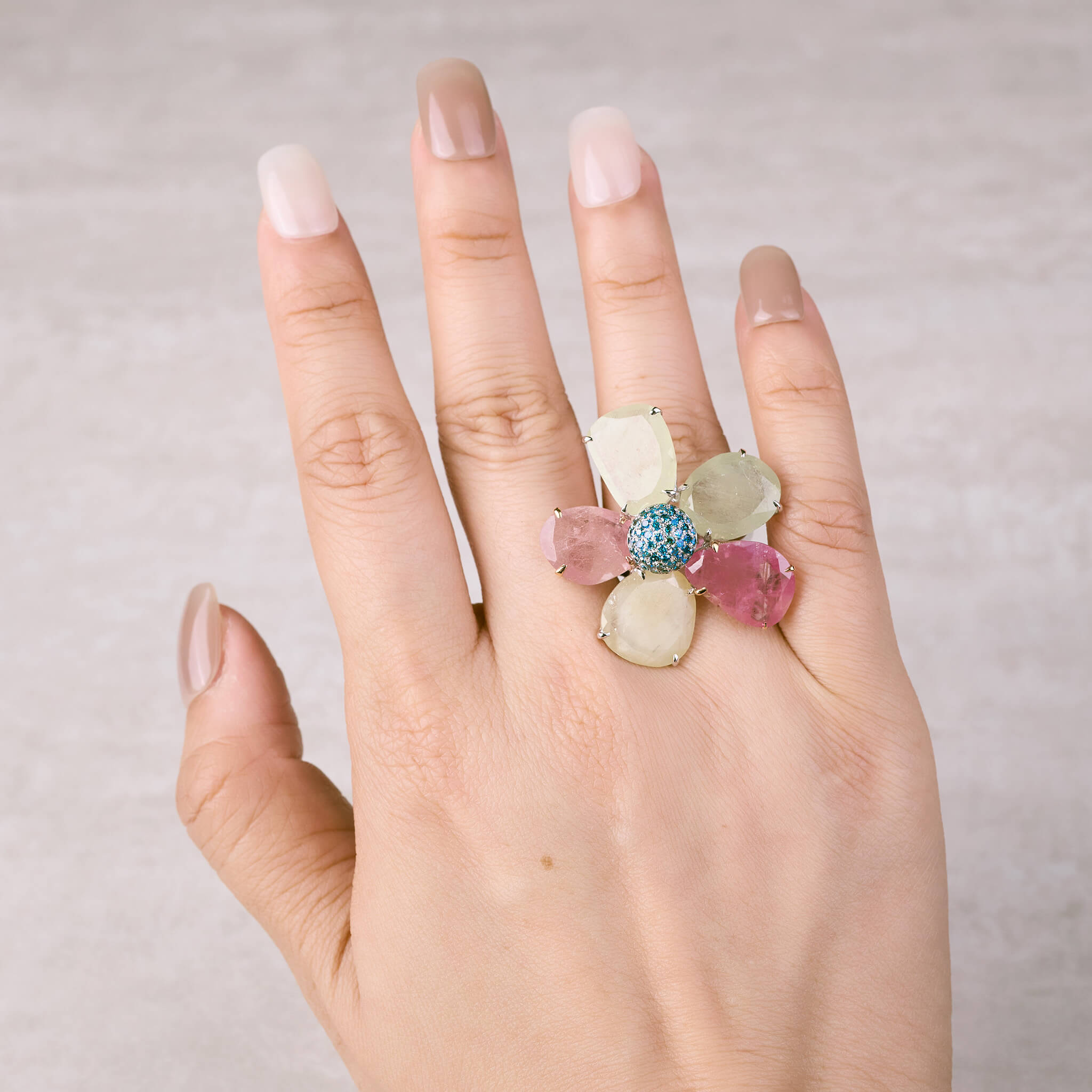 18K Gold Diamond and Slice Sapphire Flower Ring - Jewelry And Store