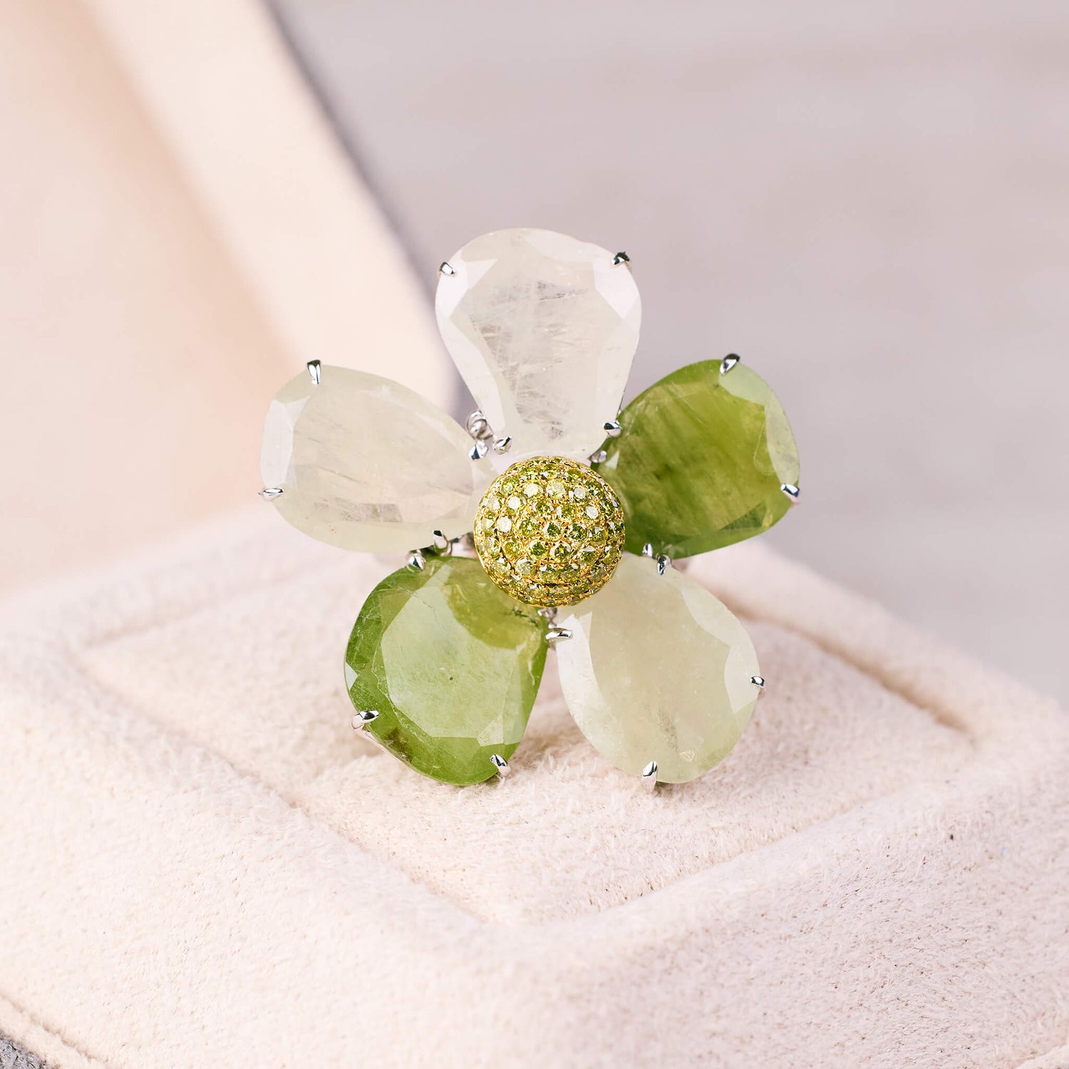 18K Gold Diamond and Slice Sapphire Flower Ring