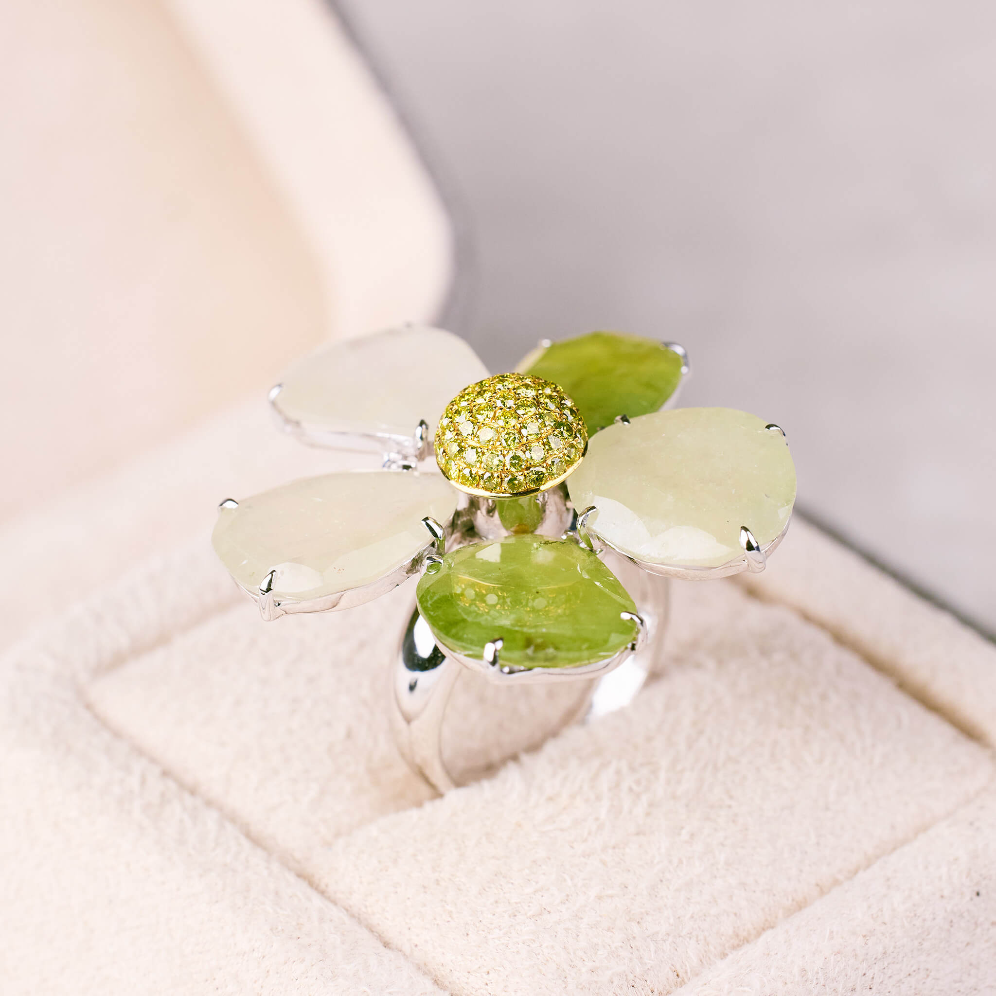 18K Gold Diamond and Slice Sapphire Flower Ring - Jewelry And Store