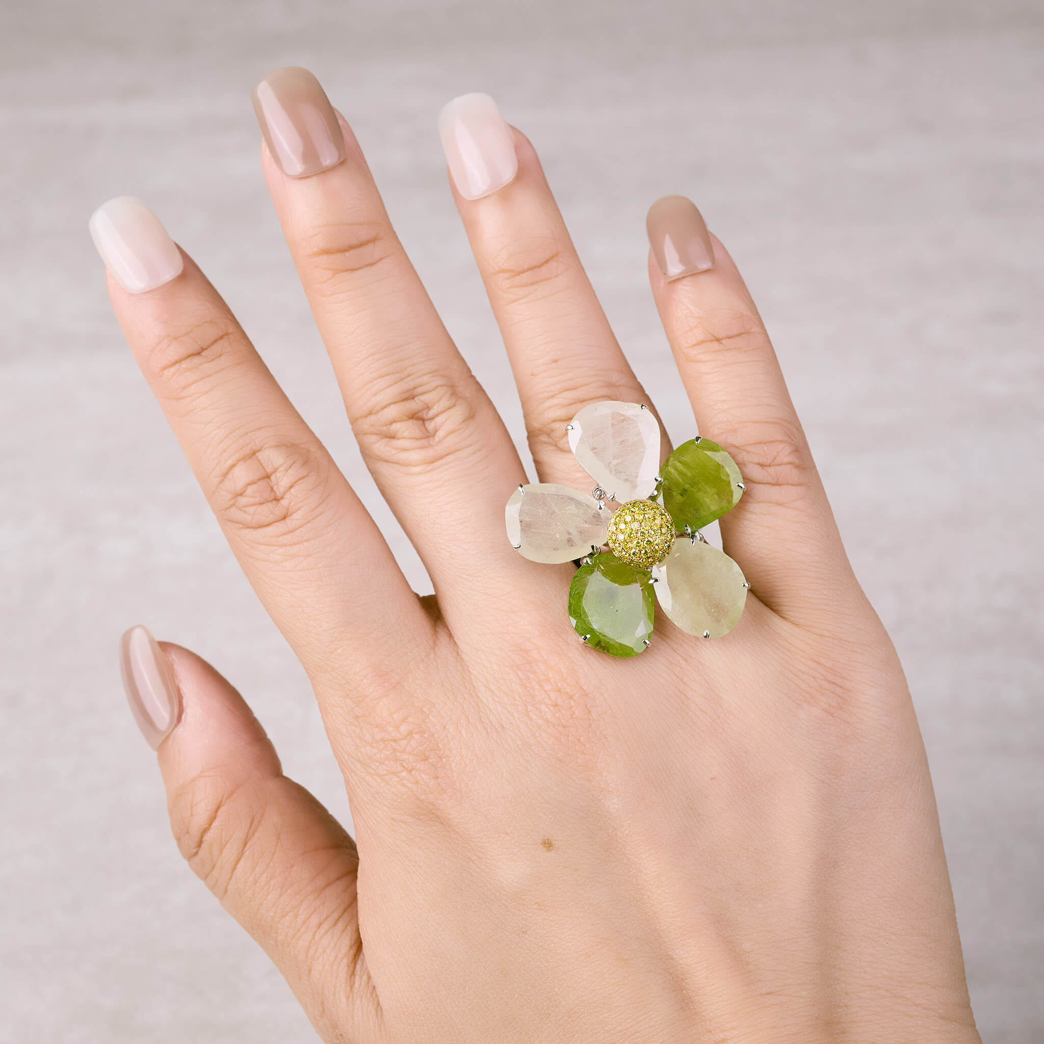 18K Gold Diamond and Slice Sapphire Flower Ring