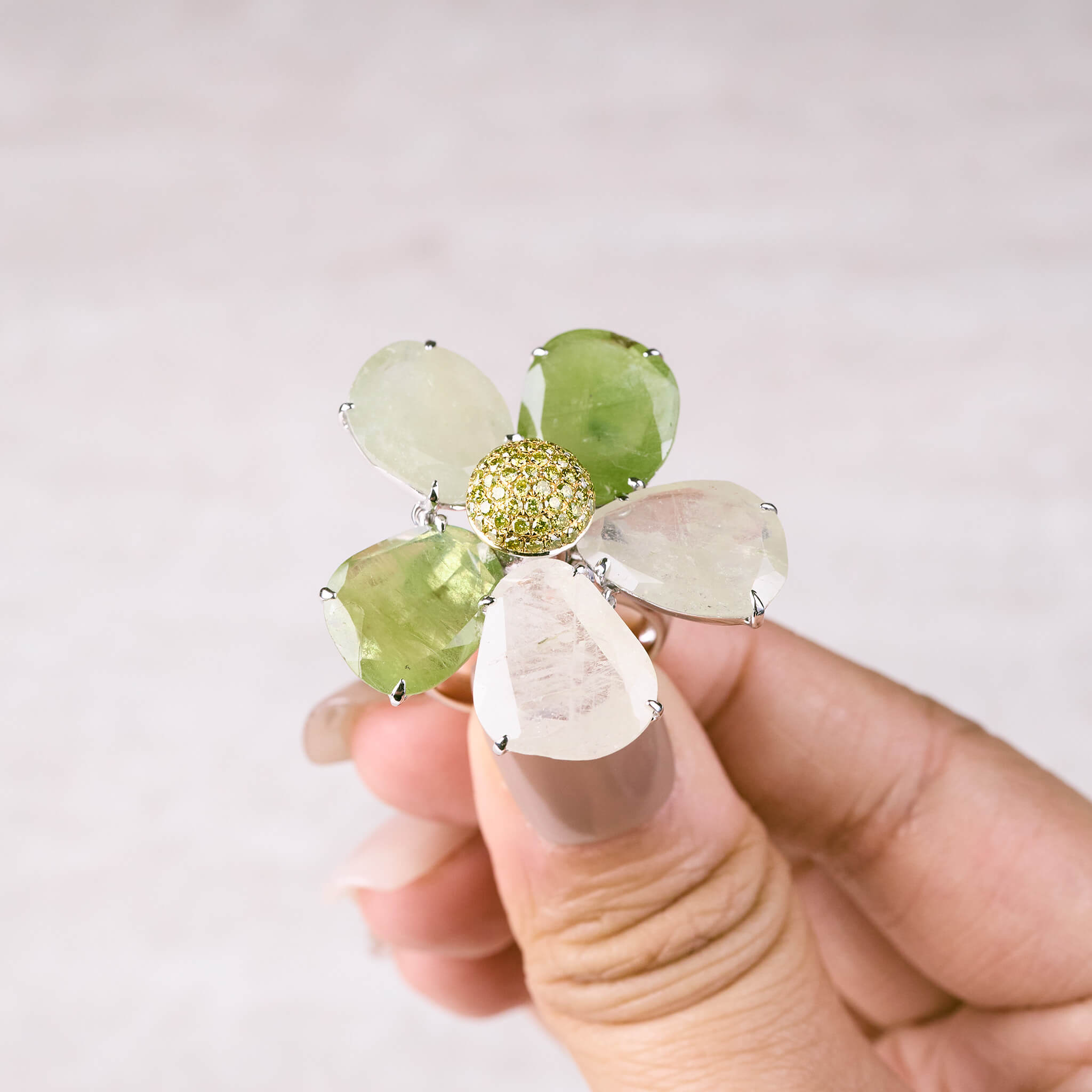 18K Gold Diamond and Slice Sapphire Flower Ring