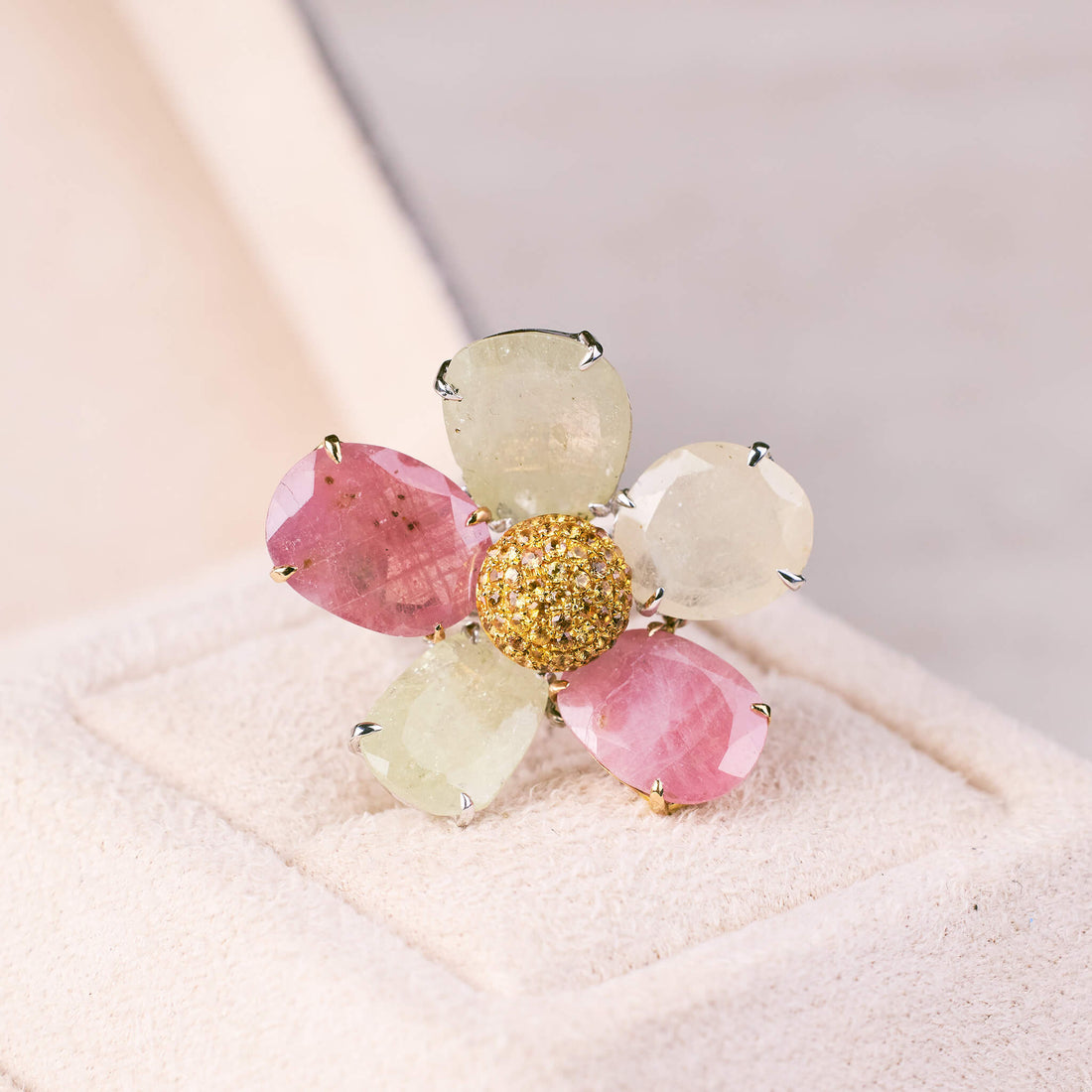 18K Gold Diamond and Slice Sapphire Flower Ring - Jewelry And Store