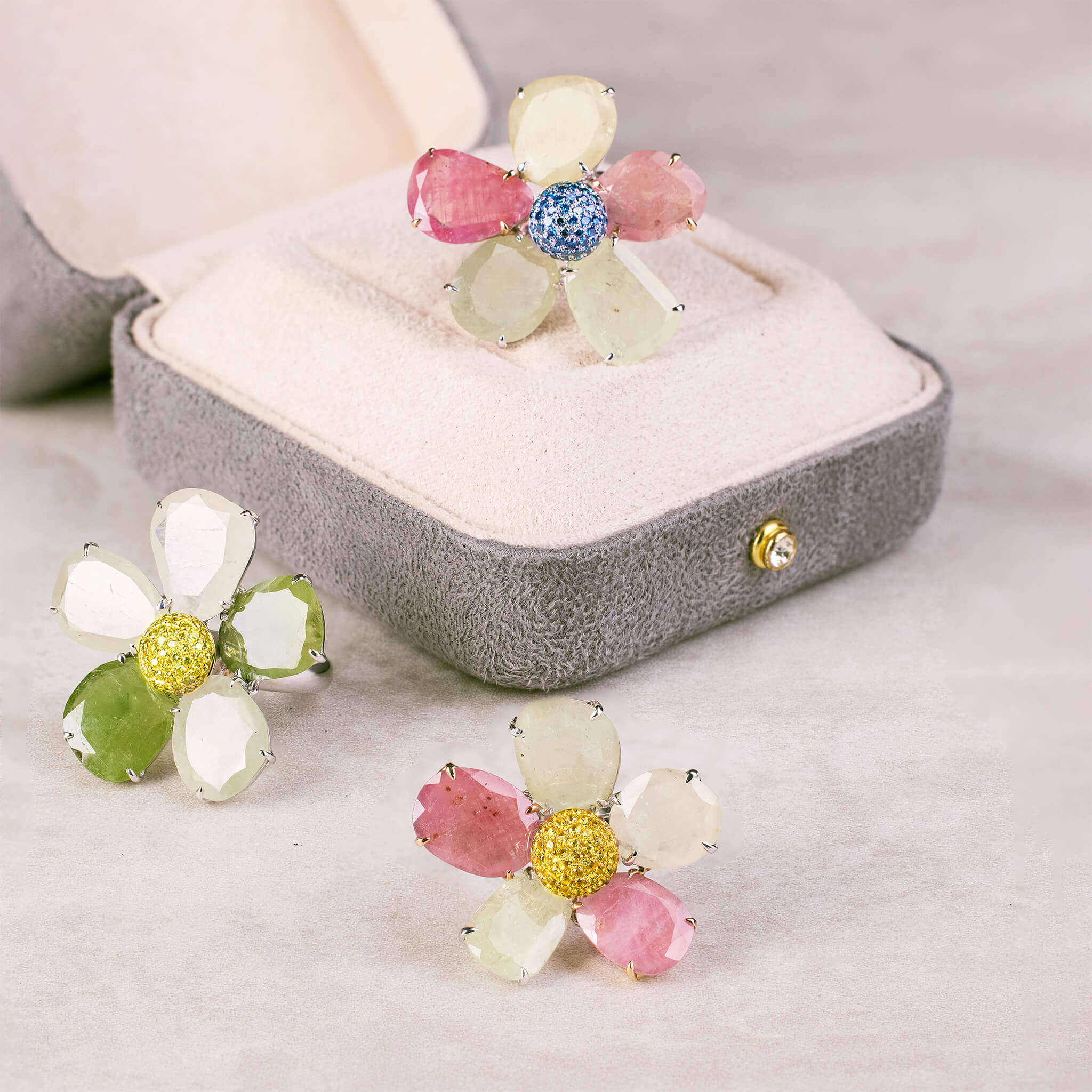18K Gold Diamond and Slice Sapphire Flower Ring - Jewelry And Store