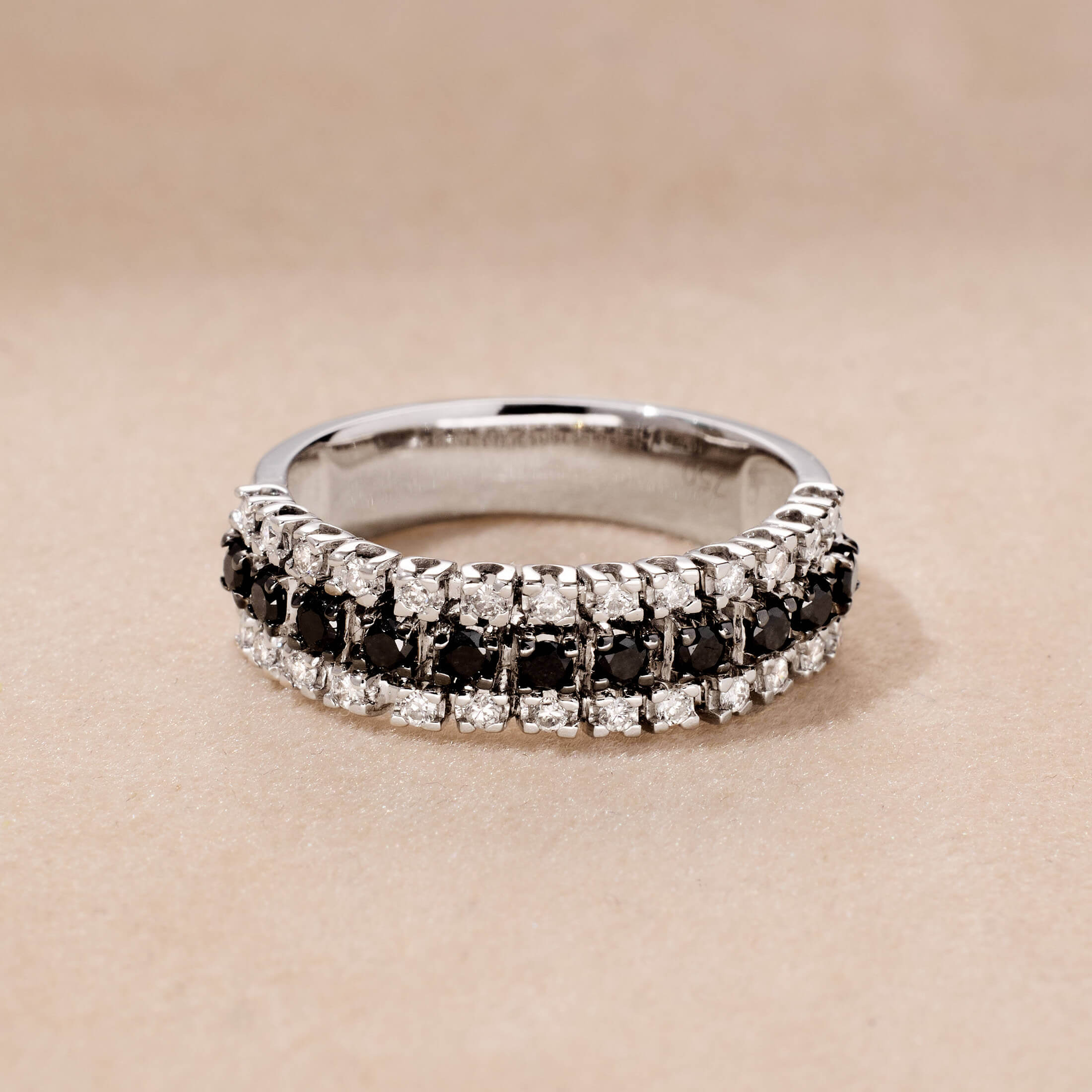 18K Gold Black and White Diamond  Band Ring
