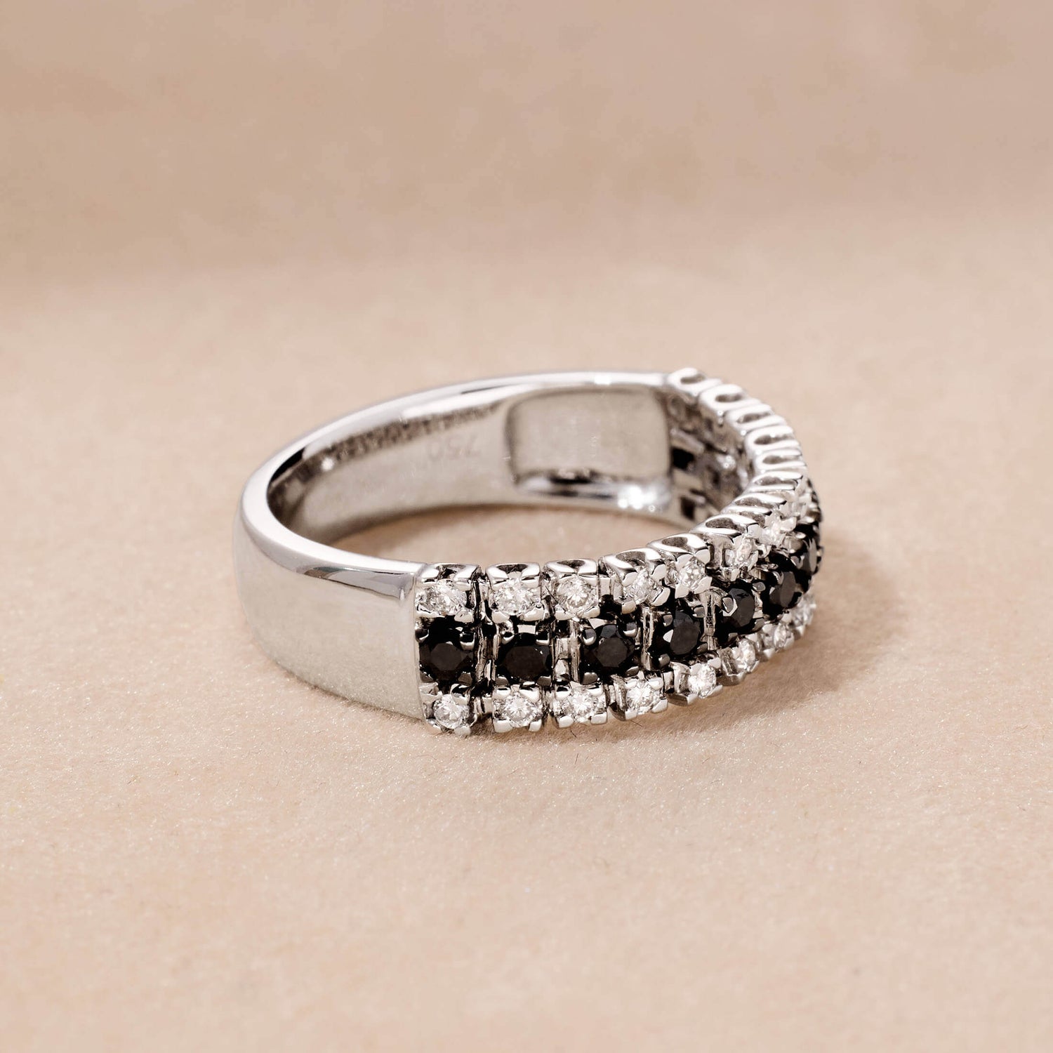 18K Gold Black and White Diamond  Band Ring