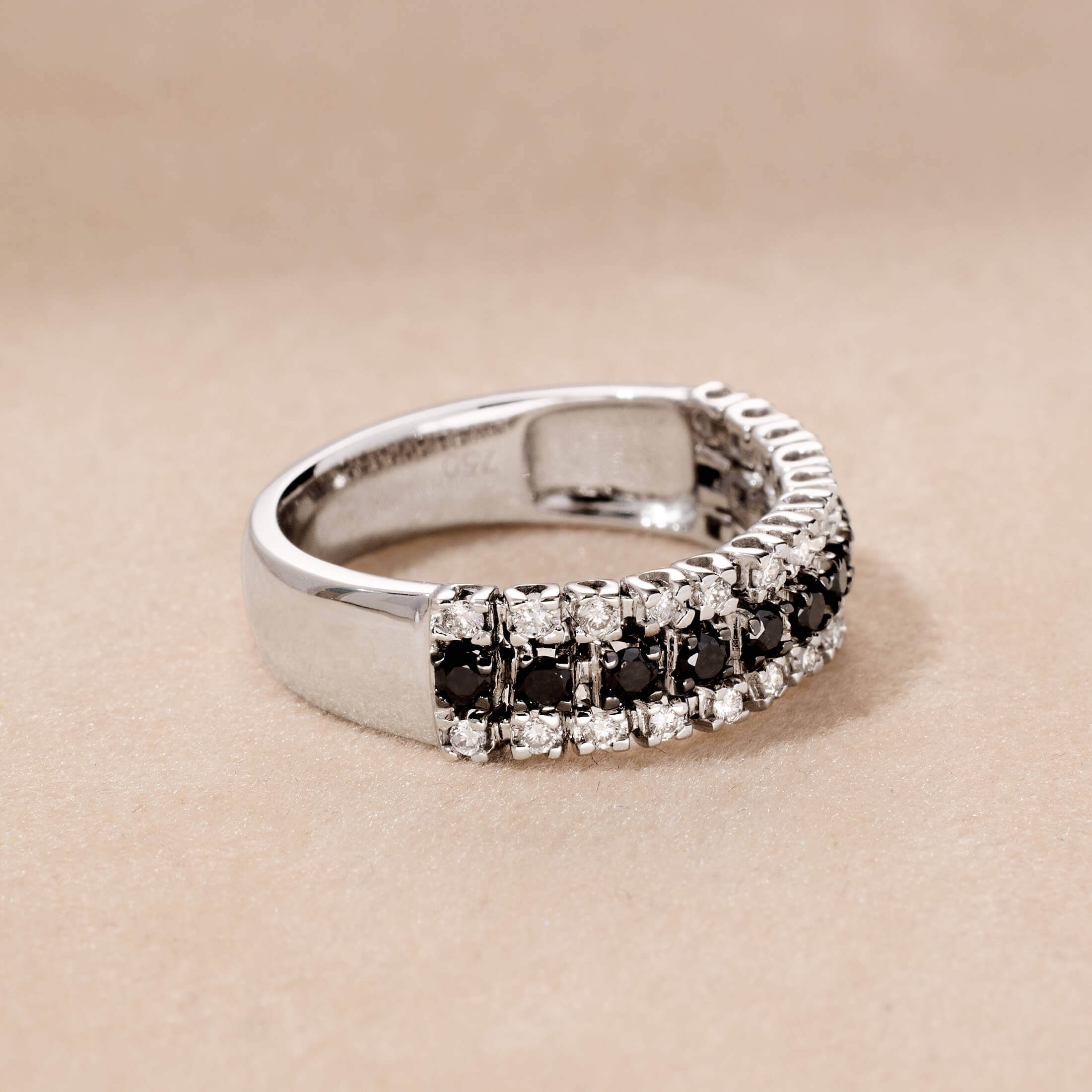 18K Gold Black and White Diamond  Band Ring