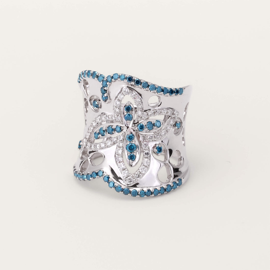 18K White Gold Diamond Clover Ring - Jewelry And Store