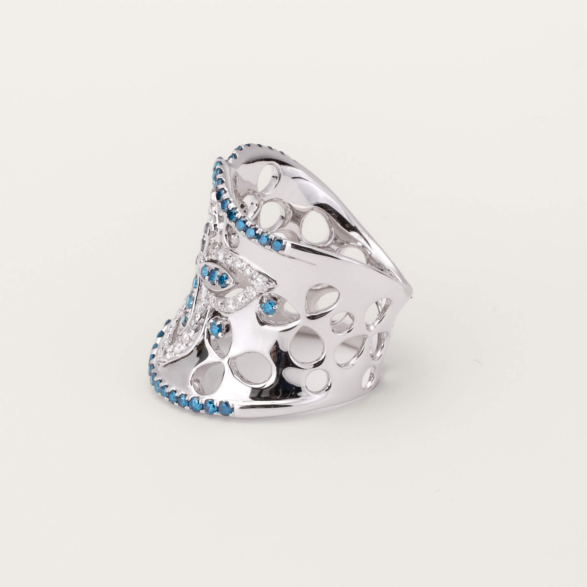 18K White Gold Diamond Clover Ring - Jewelry And Store