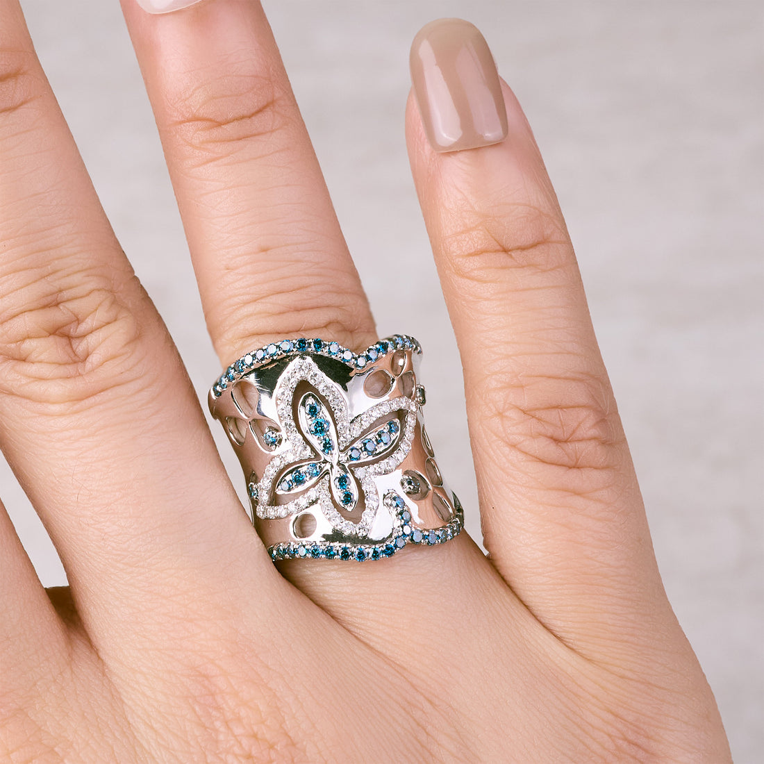 18K White Gold Diamond Clover Ring - Jewelry And Store