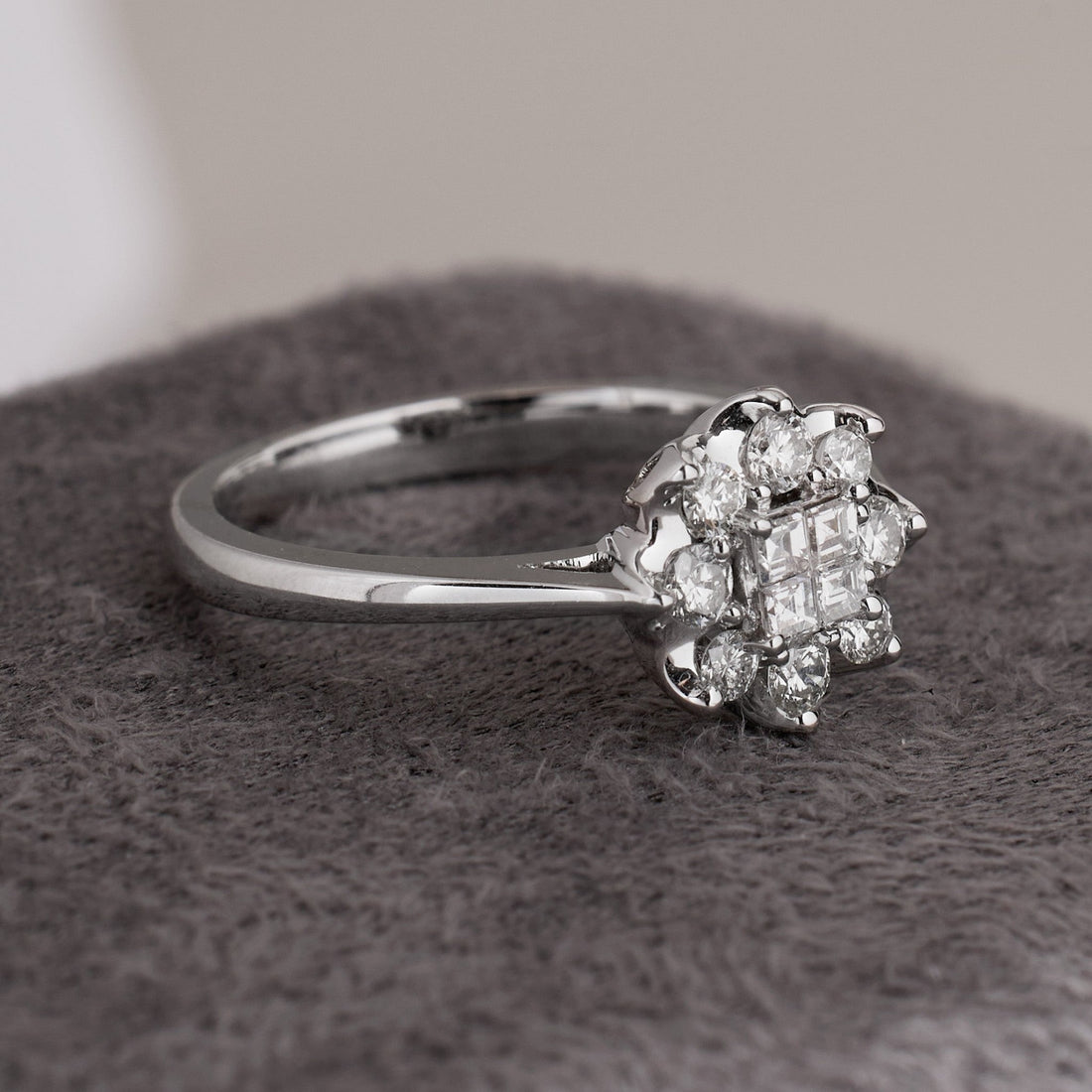 18K Gold Diamond Flower Ring - Jewelry And Store