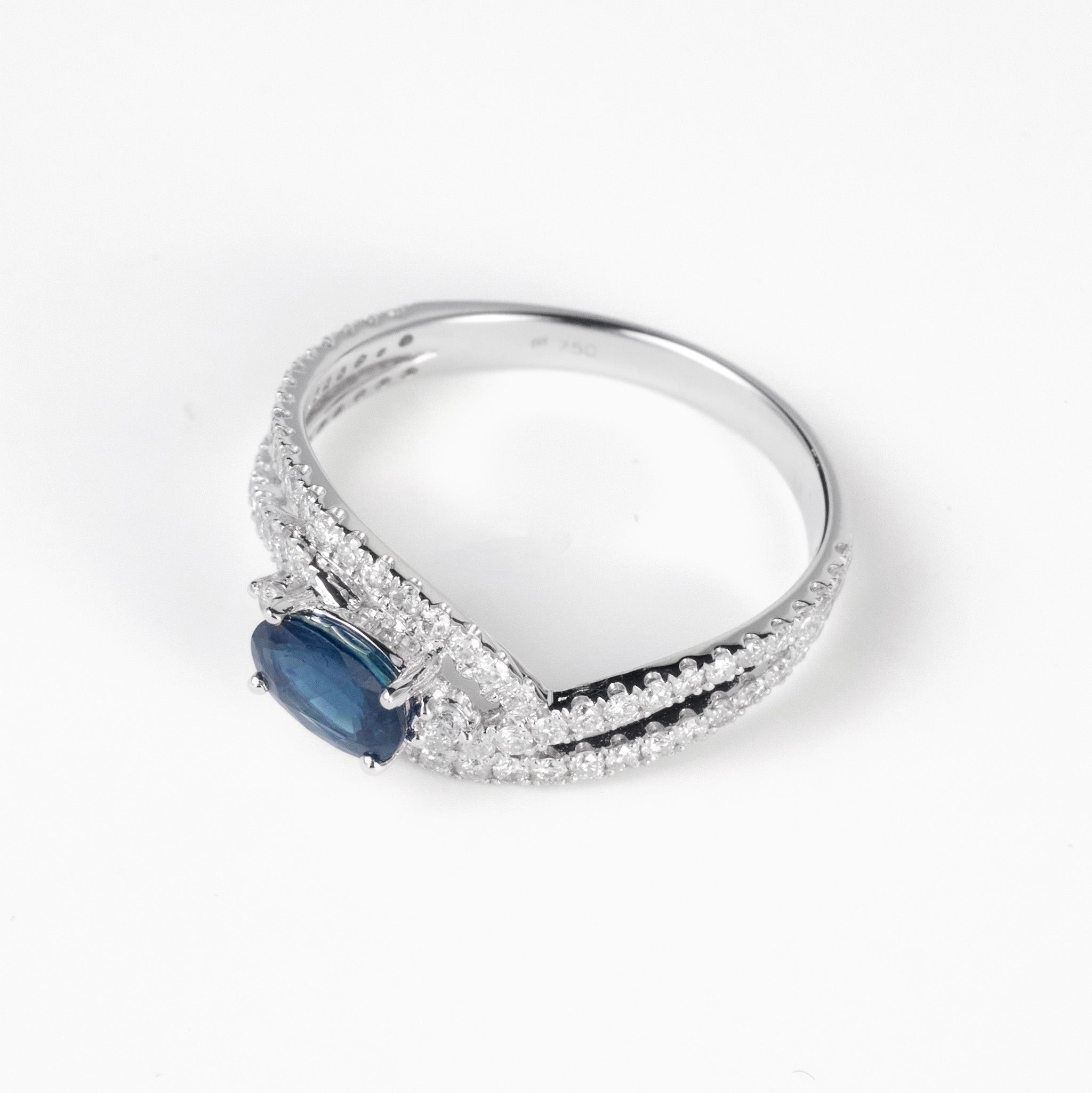 0.56 ct.tw. Vintage - styled Natural Blue Sapphire &amp; Diamond Ring in 18K Gold - JewelryAndStore