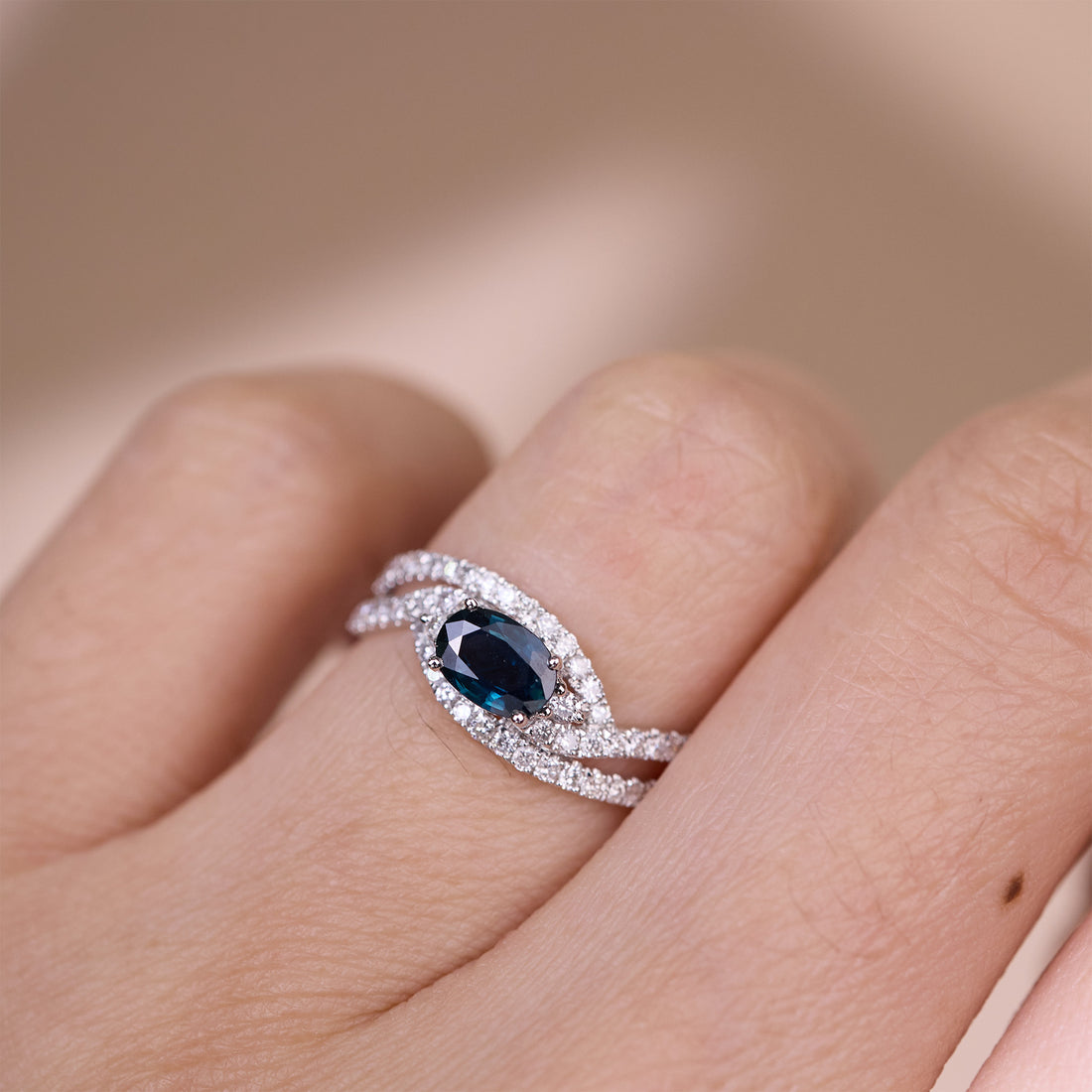 0.56 ct.tw. Vintage - styled Natural Blue Sapphire & Diamond Ring in 18K Gold - JewelryAndStore