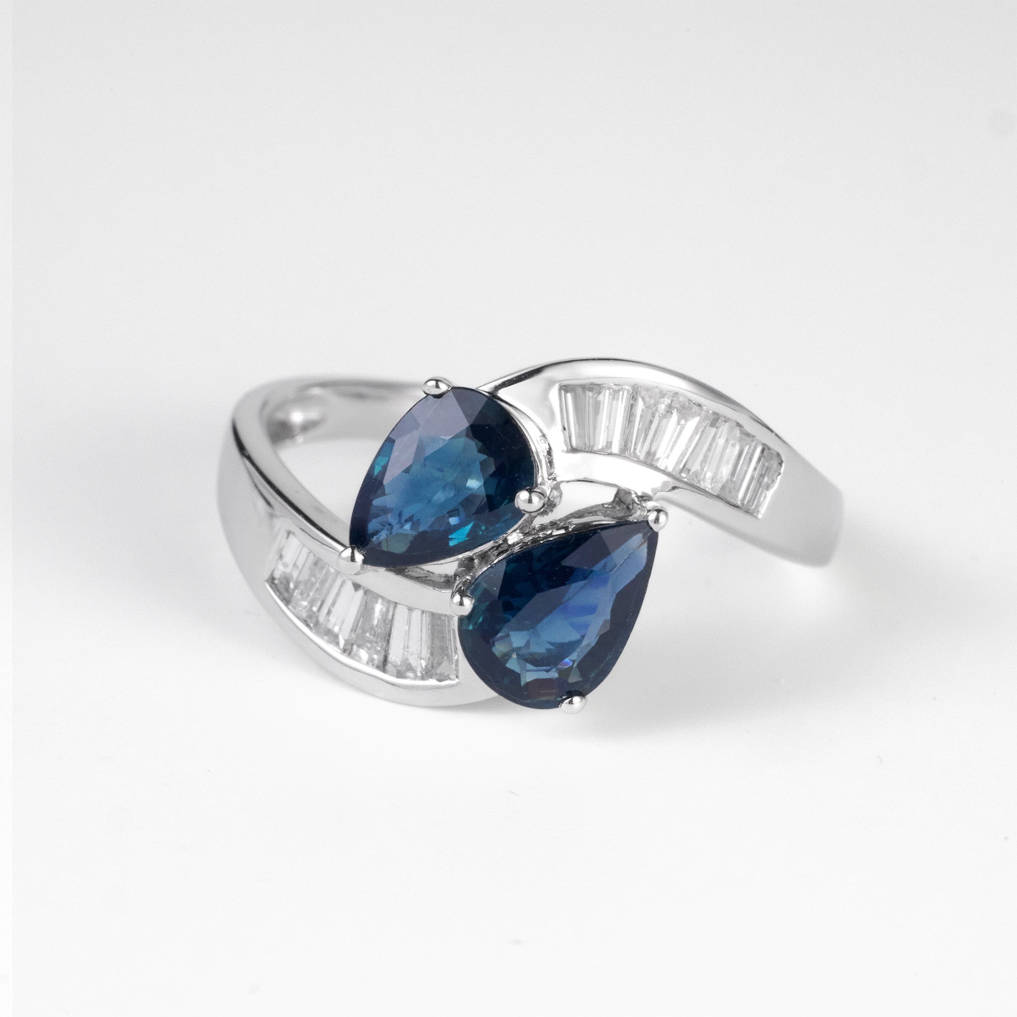 1.43 ct.tw. Vintage - styled Natural Blue Sapphire &amp; Diamond Ring in 18K Gold - JewelryAndStore