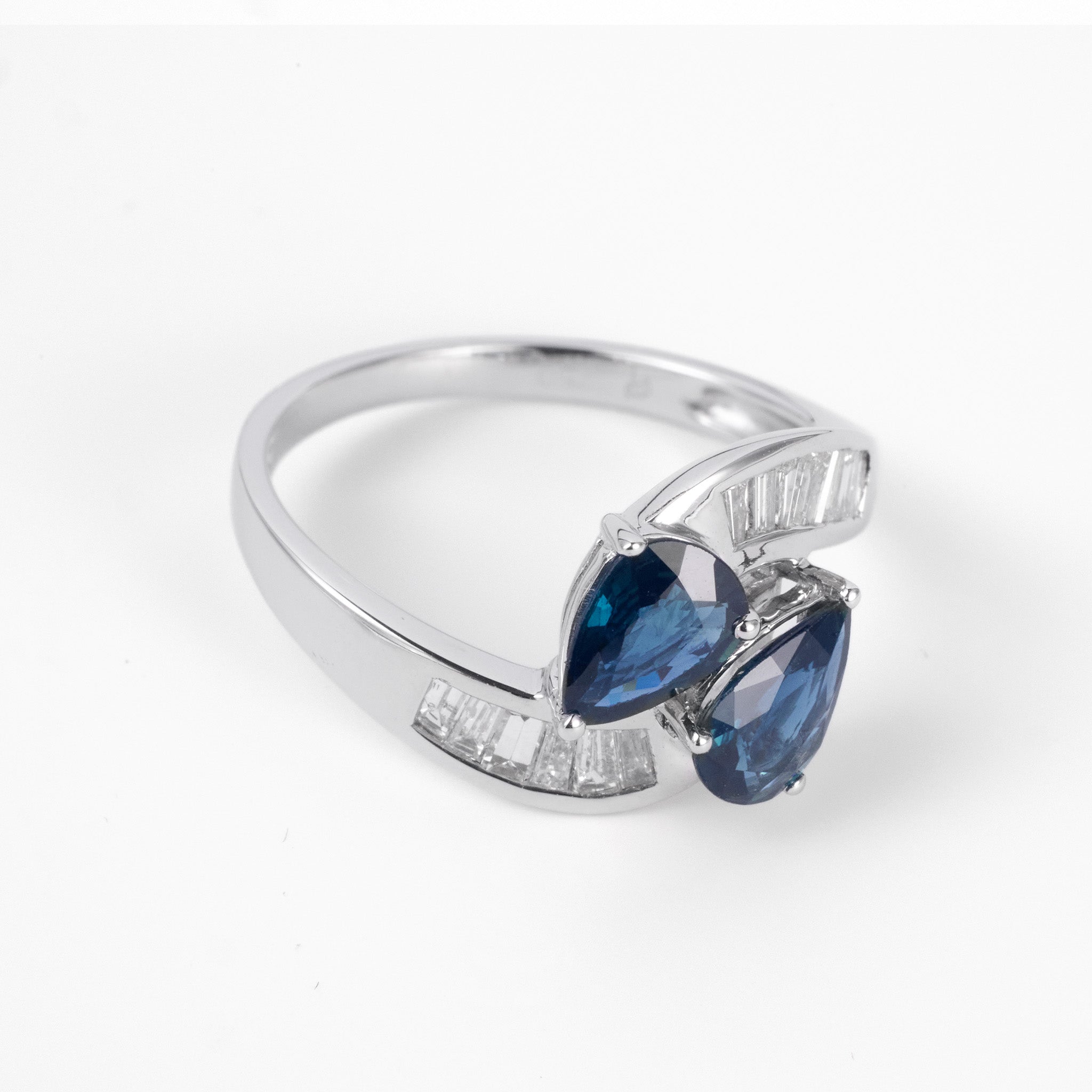 1.43 ct.tw. Vintage - styled Natural Blue Sapphire &amp; Diamond Ring in 18K Gold - JewelryAndStore