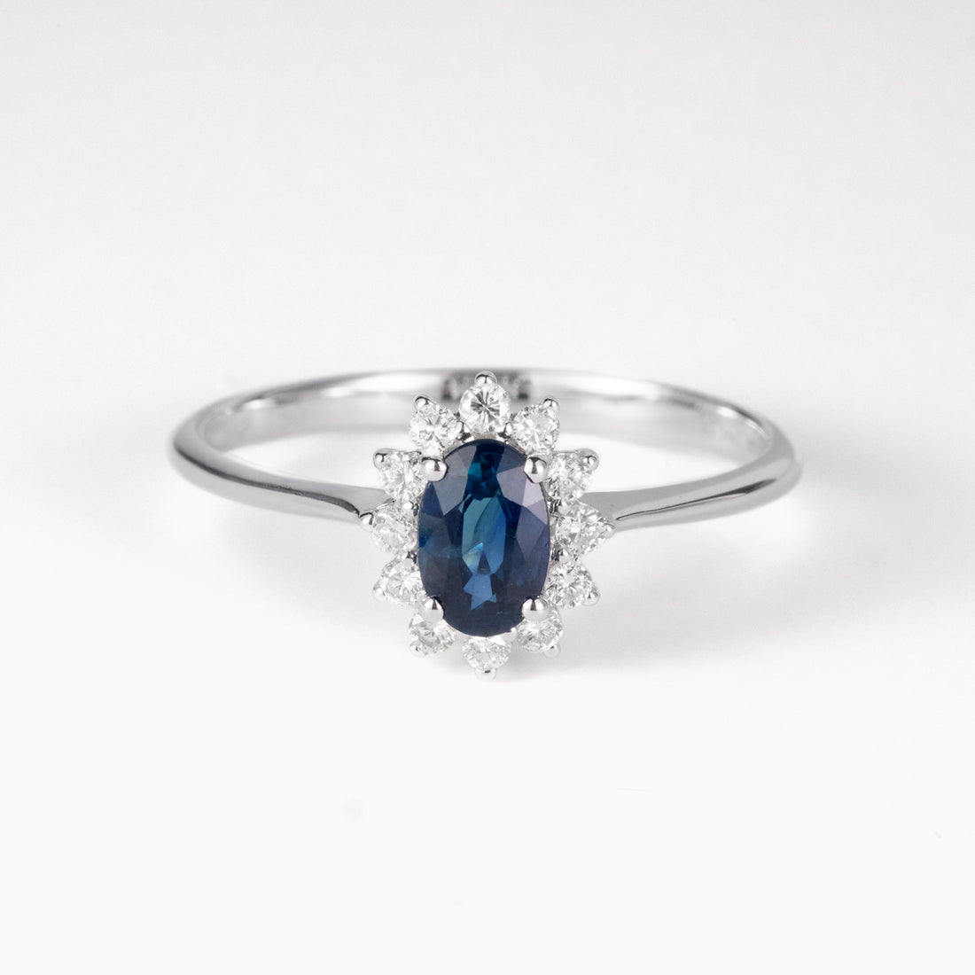 0.54 ct.tw. Natural Blue Sapphire Solitaire Ring with Diamonds in 18K Gold - JewelryAndStore