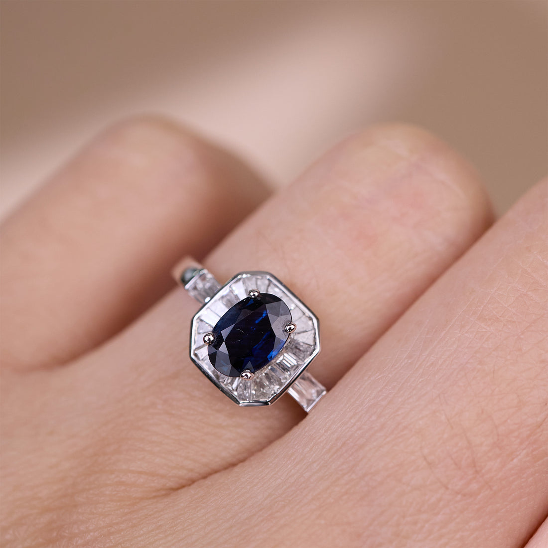 0.91 ct.tw. Vintage - styled Natural Blue Sapphire &amp; Diamond Ring in 18K Gold - JewelryAndStore