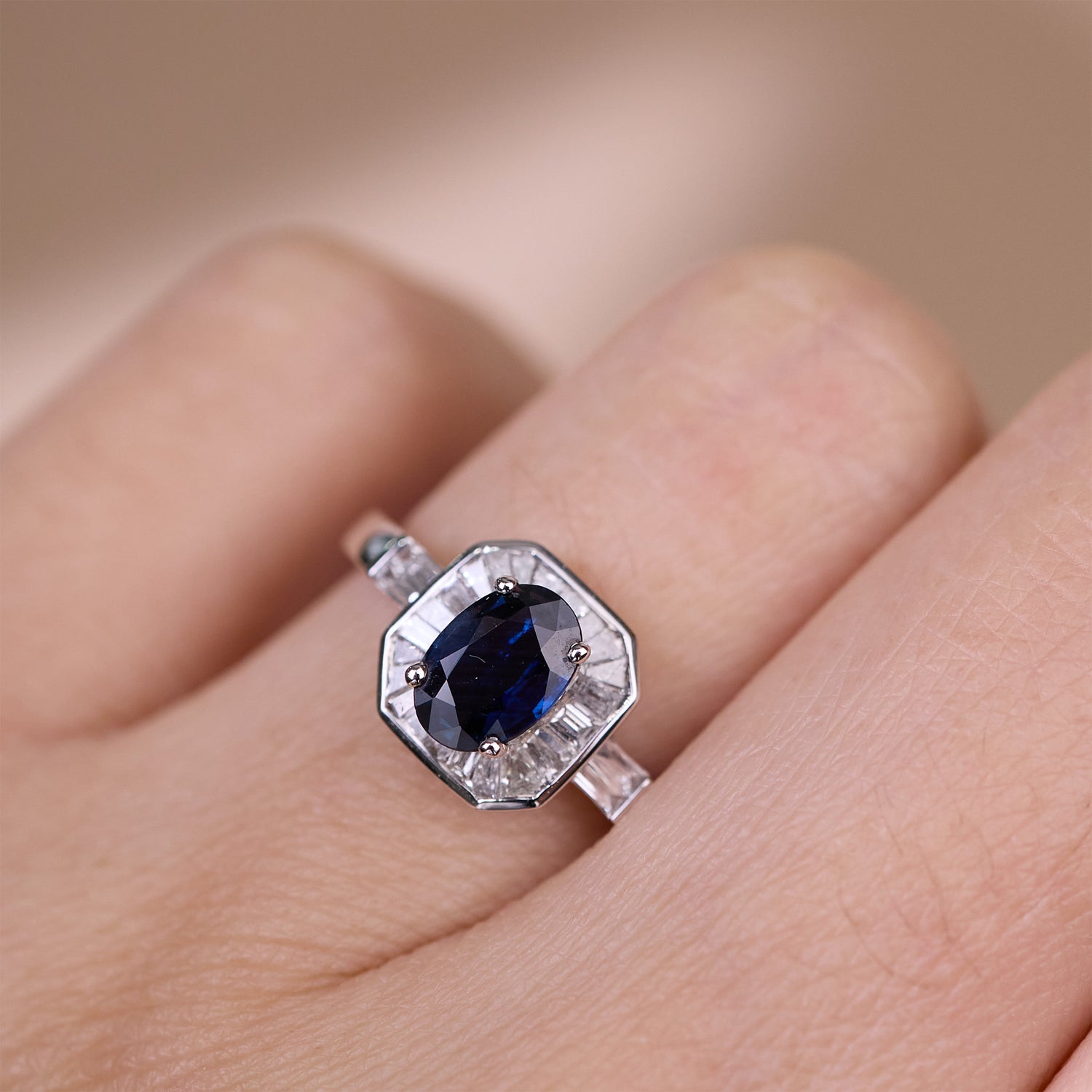 0.91 ct.tw. Vintage - styled Natural Blue Sapphire &amp; Diamond Ring in 18K Gold - JewelryAndStore