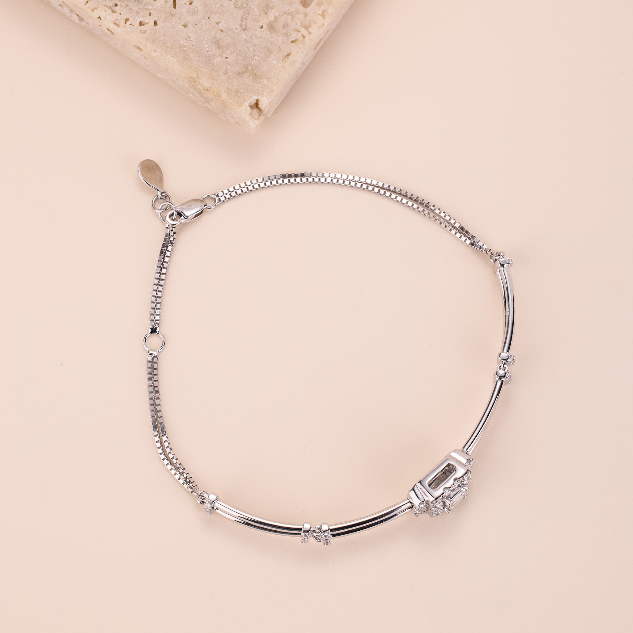 0.71ct.tw. Diamond Bracelet in 18K Gold - Jewelry And Store