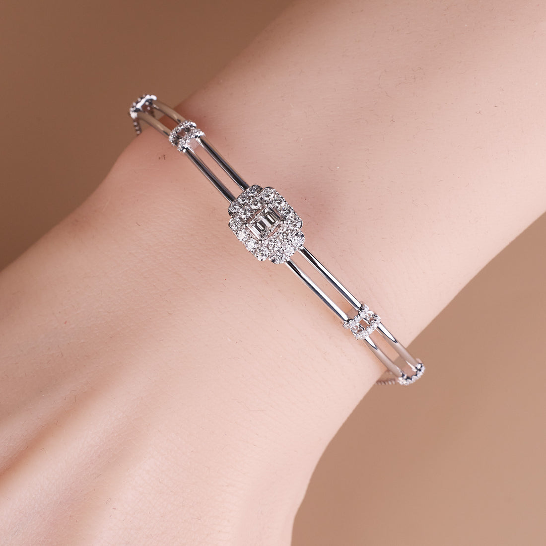 0.71ct.tw. Diamond Bracelet in 18K Gold - Jewelry And Store