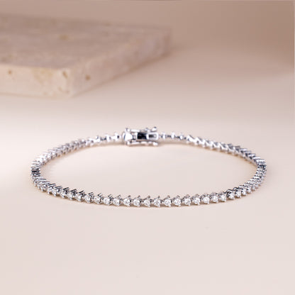 1.12ct.tw. Diamond Bracelet in 18K Gold