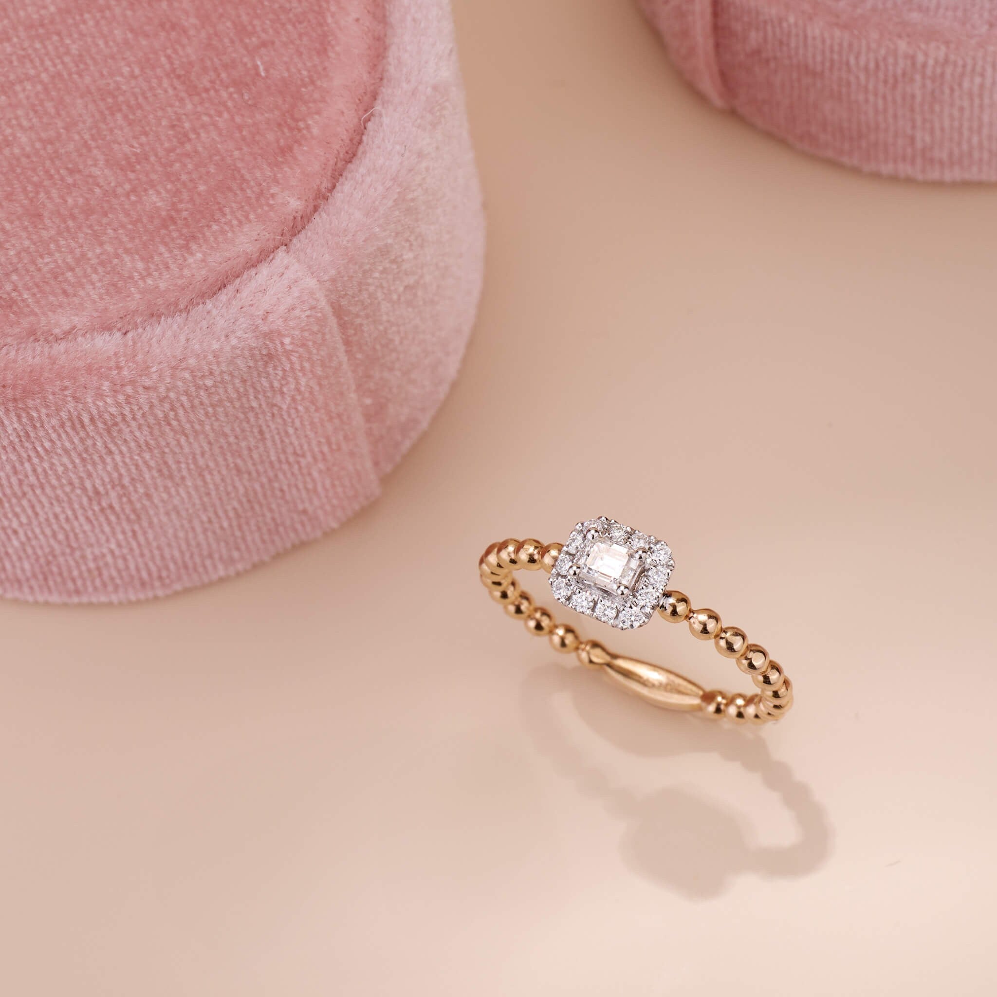 Emerald Diamond Engagement Ring in 18K Gold
