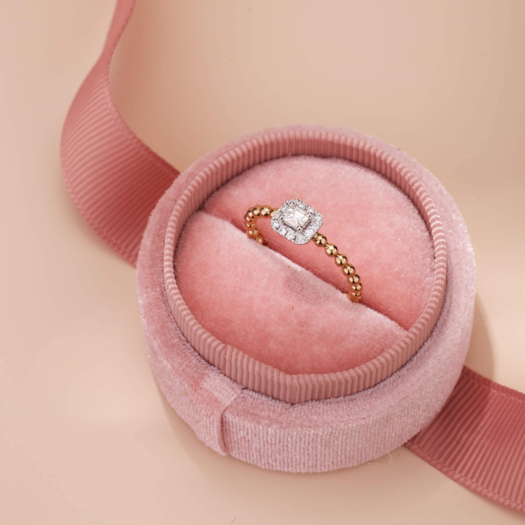 Emerald Diamond Engagement Ring in 18K Gold