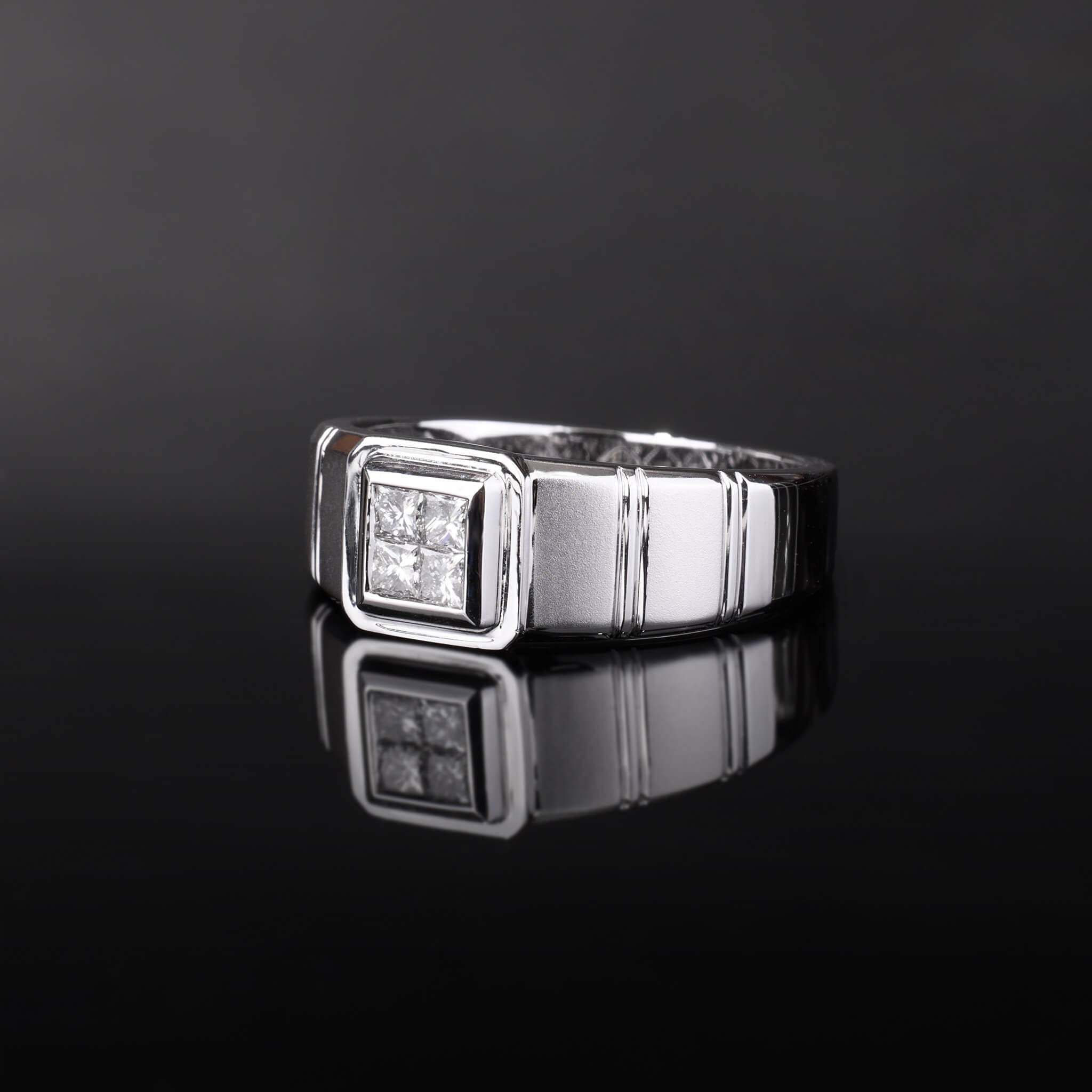 18K Gold Unisex Diamond Signet Ring - Jewelry And Store