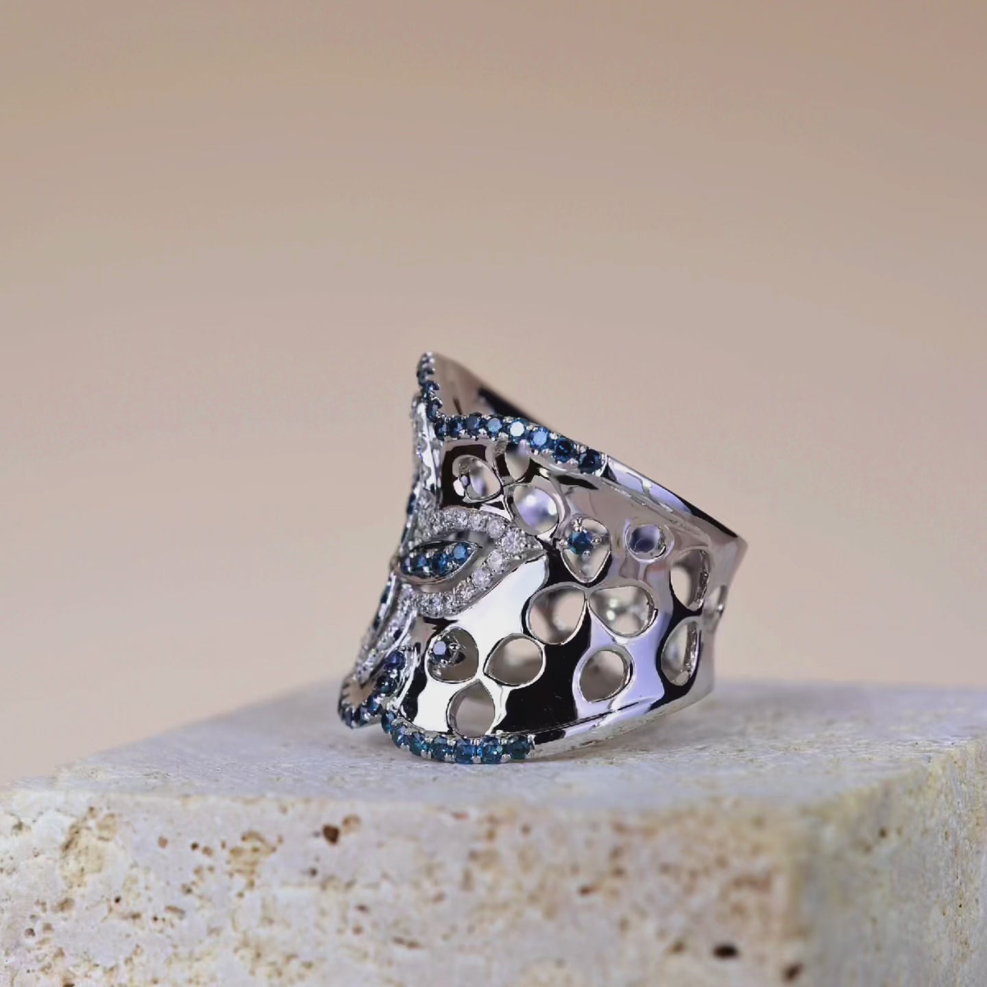18K White Gold Diamond Clover Ring