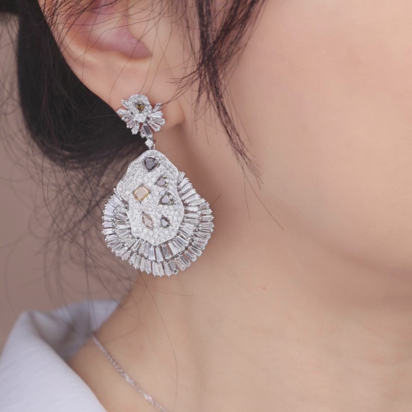 18K White Gold Art Deco Earrings with Natural Diamonds from Bri-Star