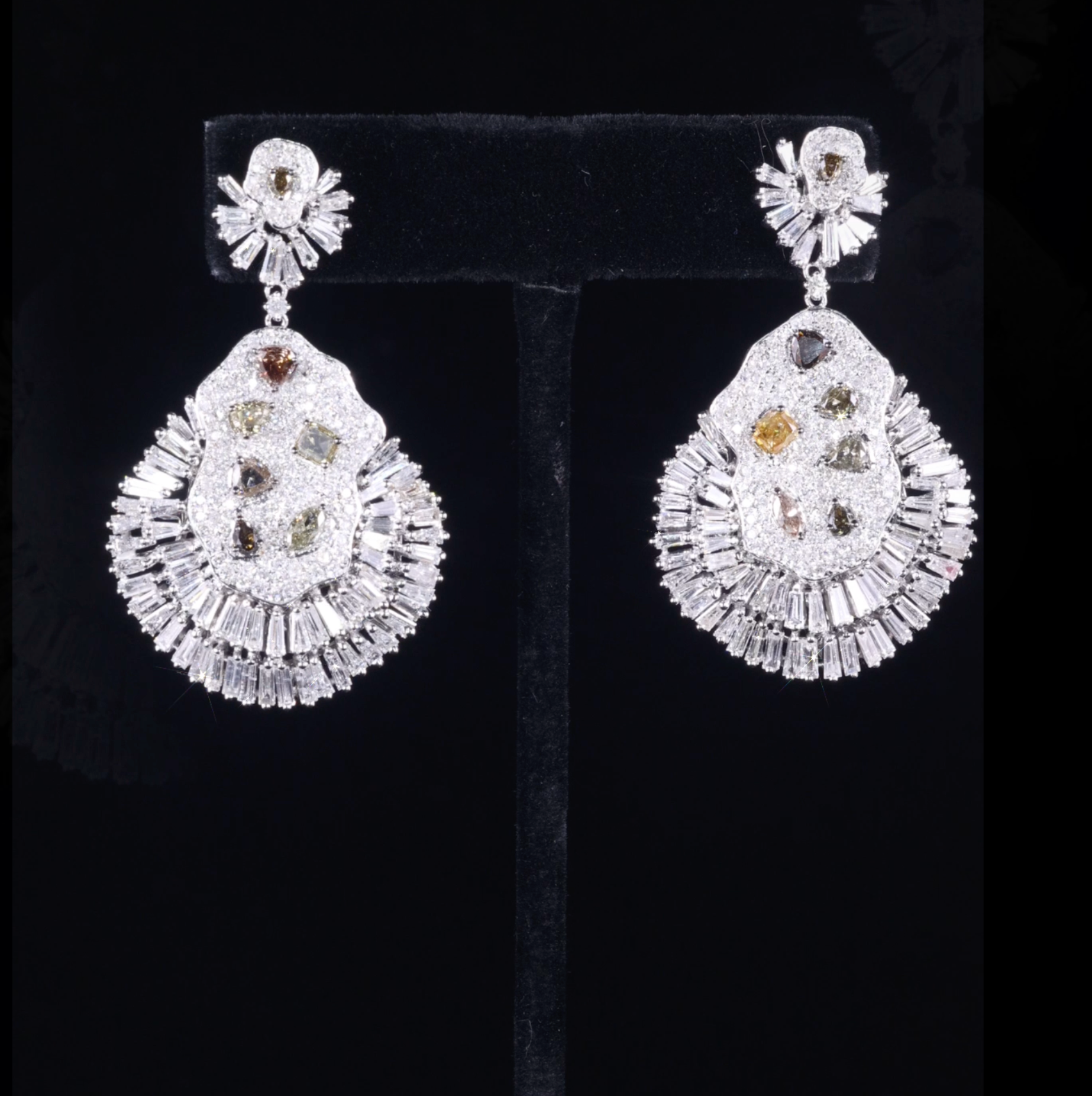 18K White Gold Art Deco Earrings with Natural Diamonds