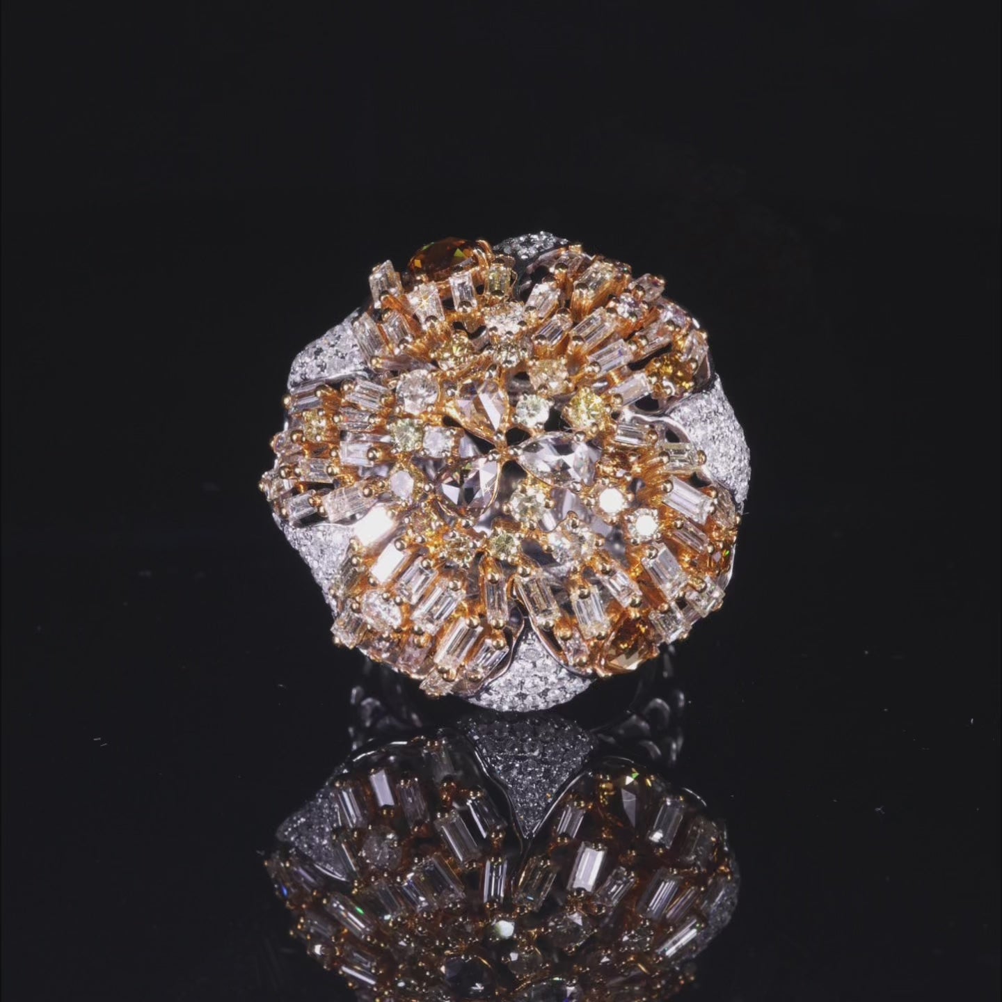 18K White Gold Cocktail Ring with Natural Diamonds