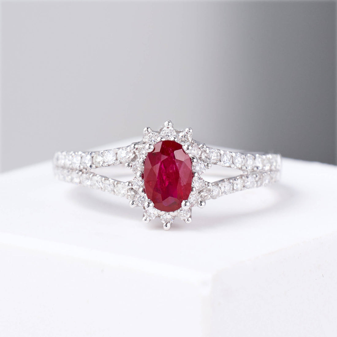 0.43ct.t.w. Nature Ruby Halo Diamond Ring