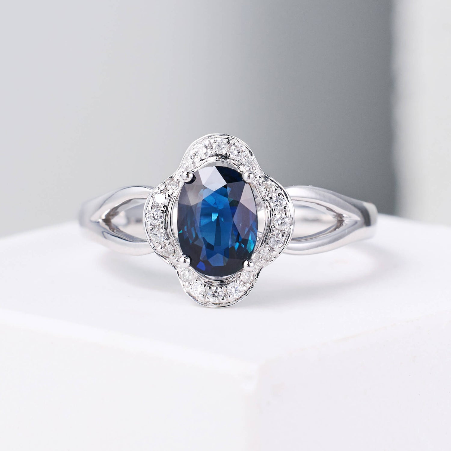 0.98ct.tw. Natural Blue Sapphire Ring with Clover Diamond frame