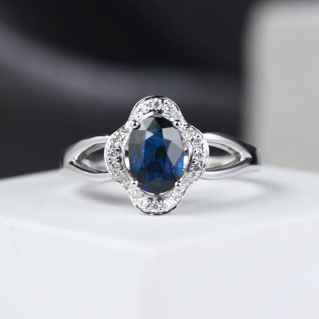0.98ct.tw. Natural Blue Sapphire Ring with Clover Diamond frame - Jewelry And Store