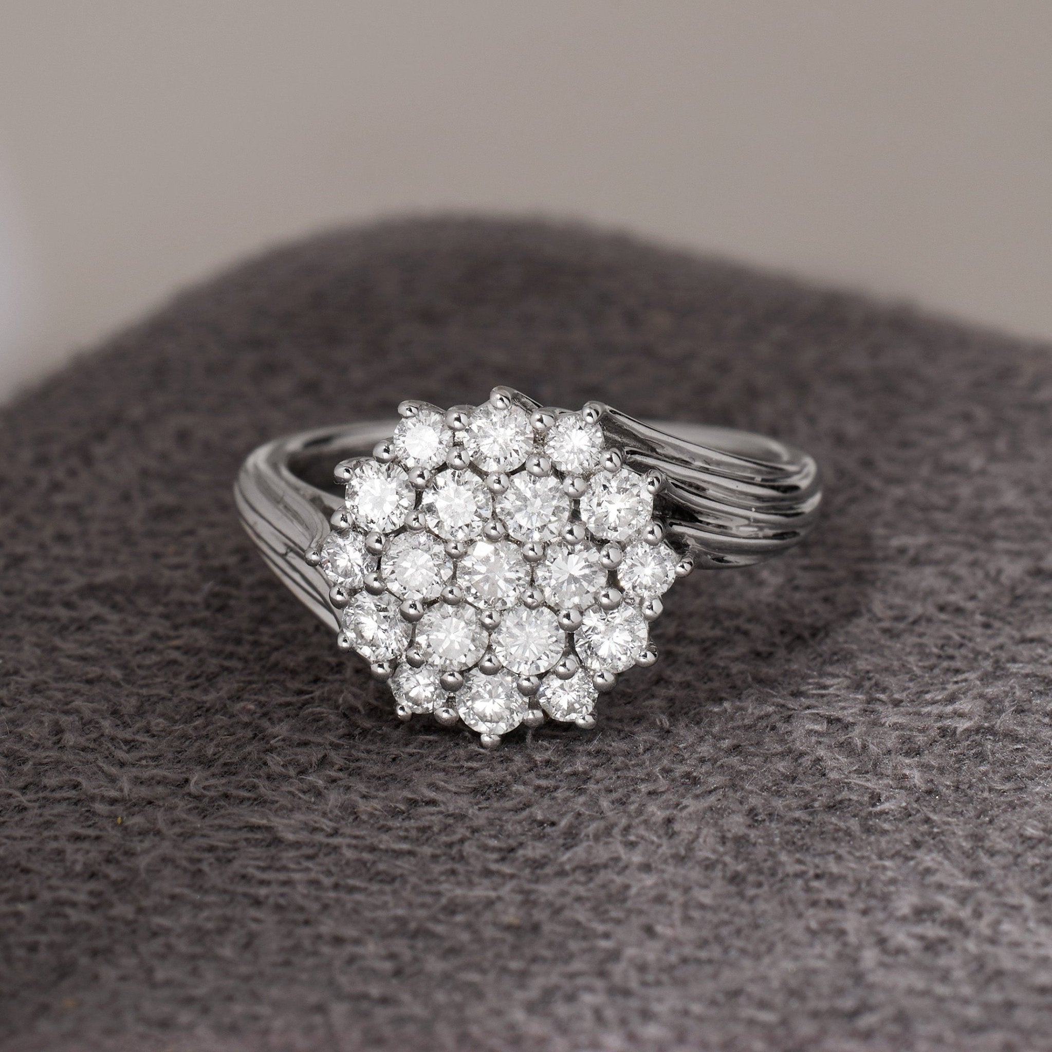 1.59ct Twist Shank Diamond Flower Ring in 18K Gold - Jewelry And Store