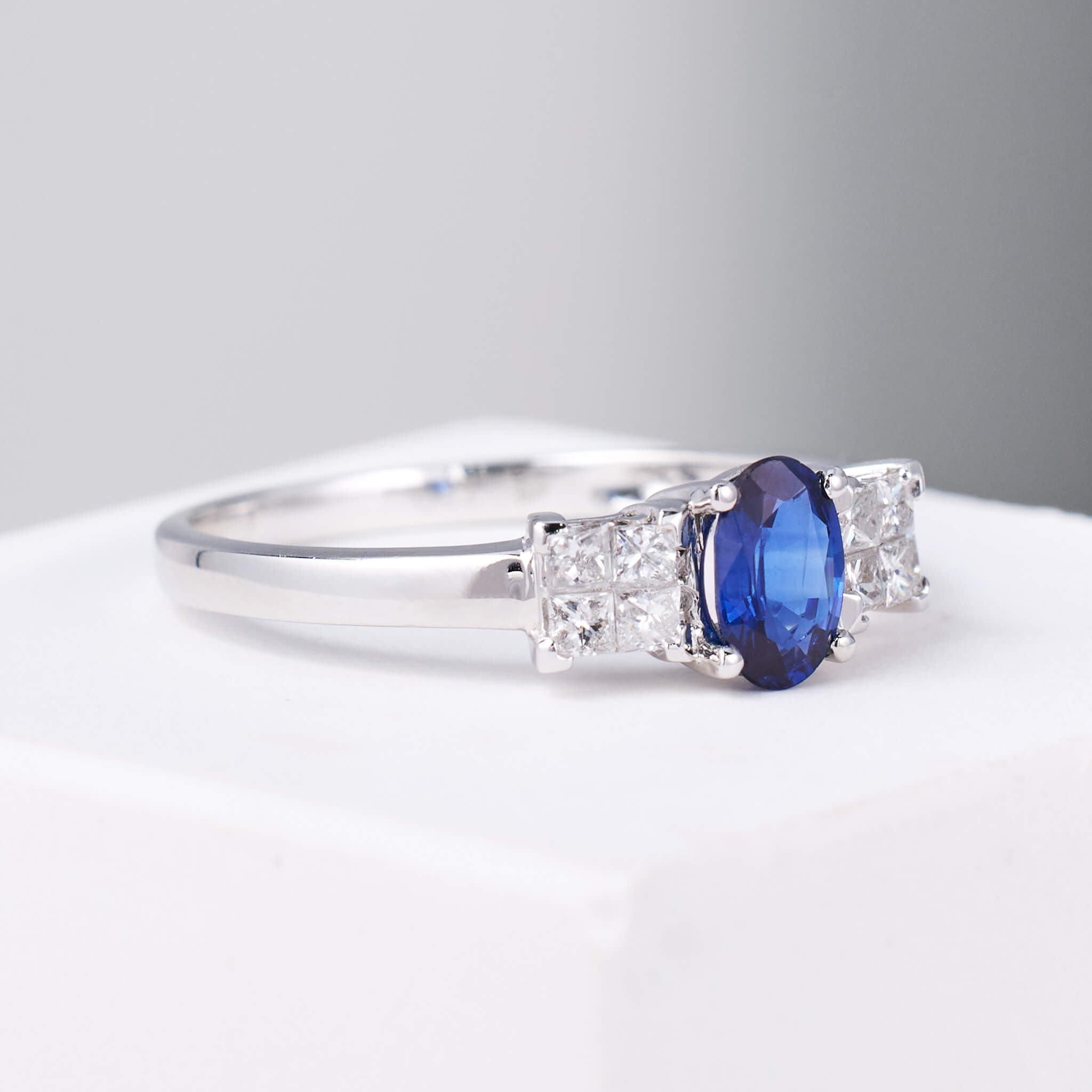 0.56 ct.tw. Vintage-styled Natural Blue Sapphire &amp; Diamond Ring